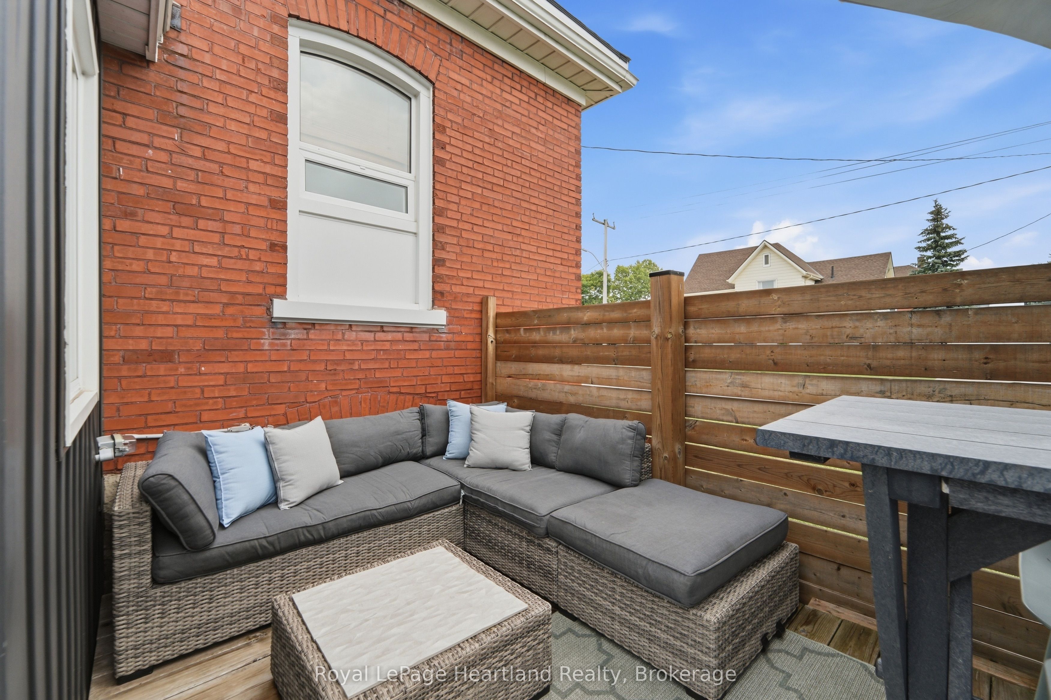 5 Britannia Road W Property Photo 26
