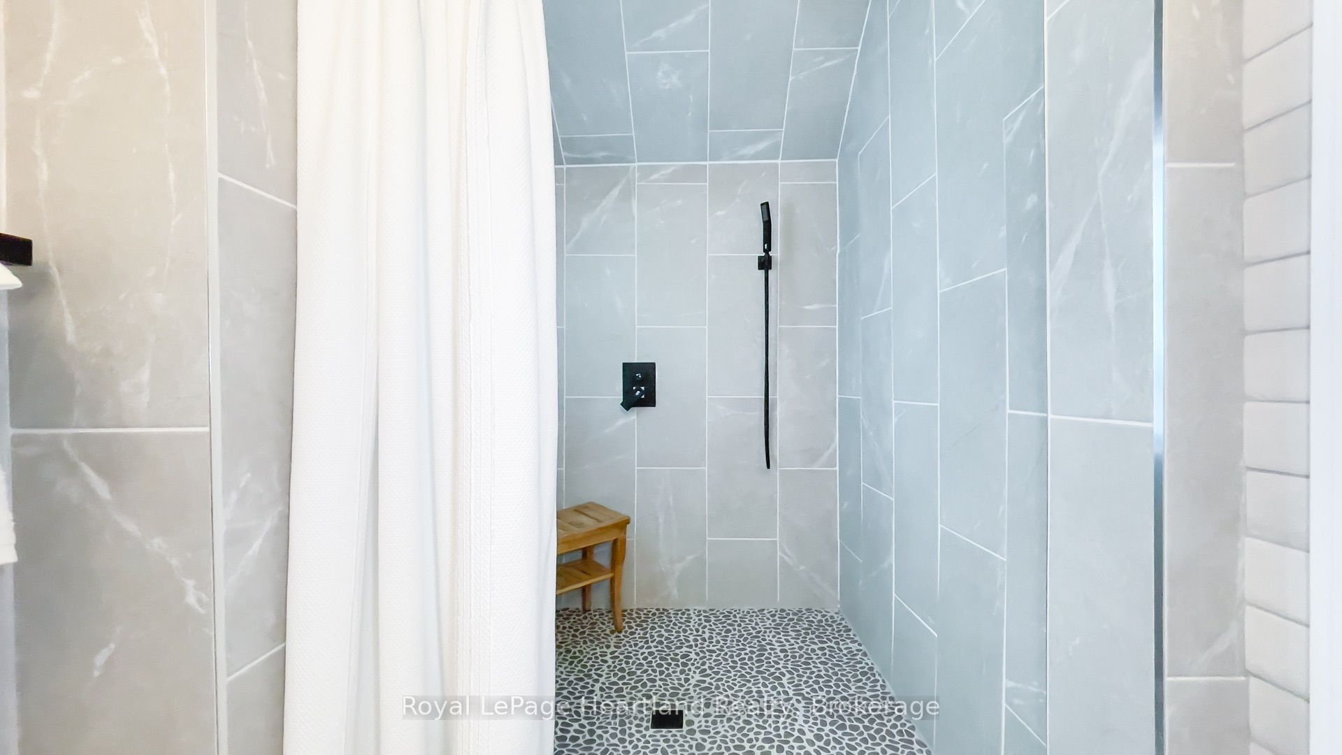 5 Britannia Road W Property Photo 43
