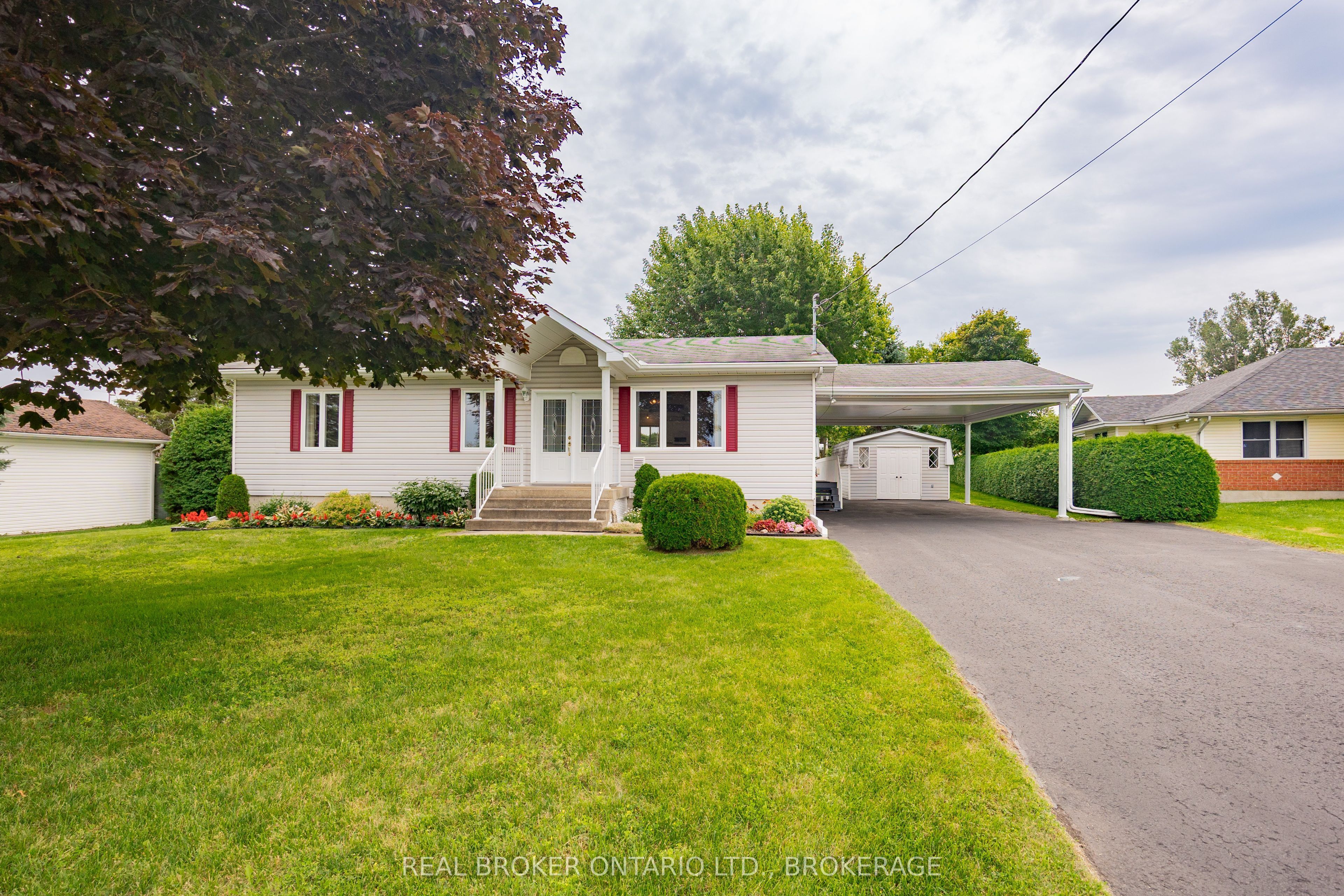 20392 Roy Crescent Property Photo 1