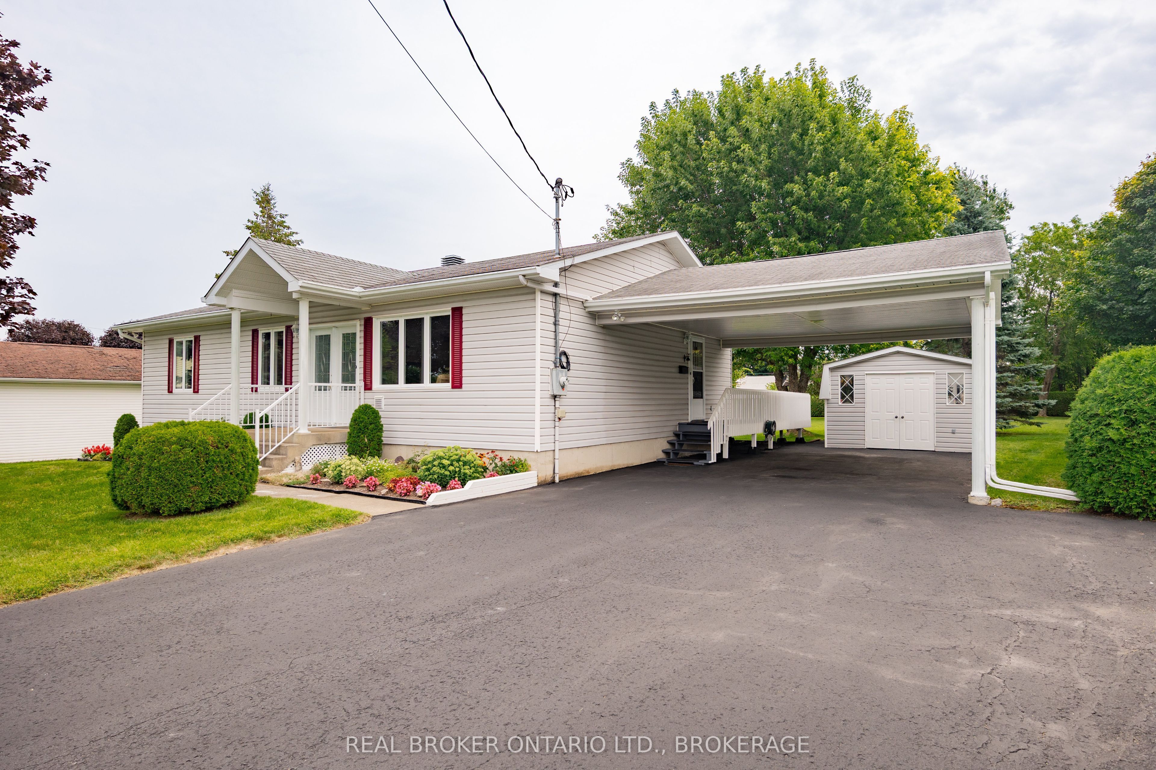 20392 Roy Crescent Property Photo 4
