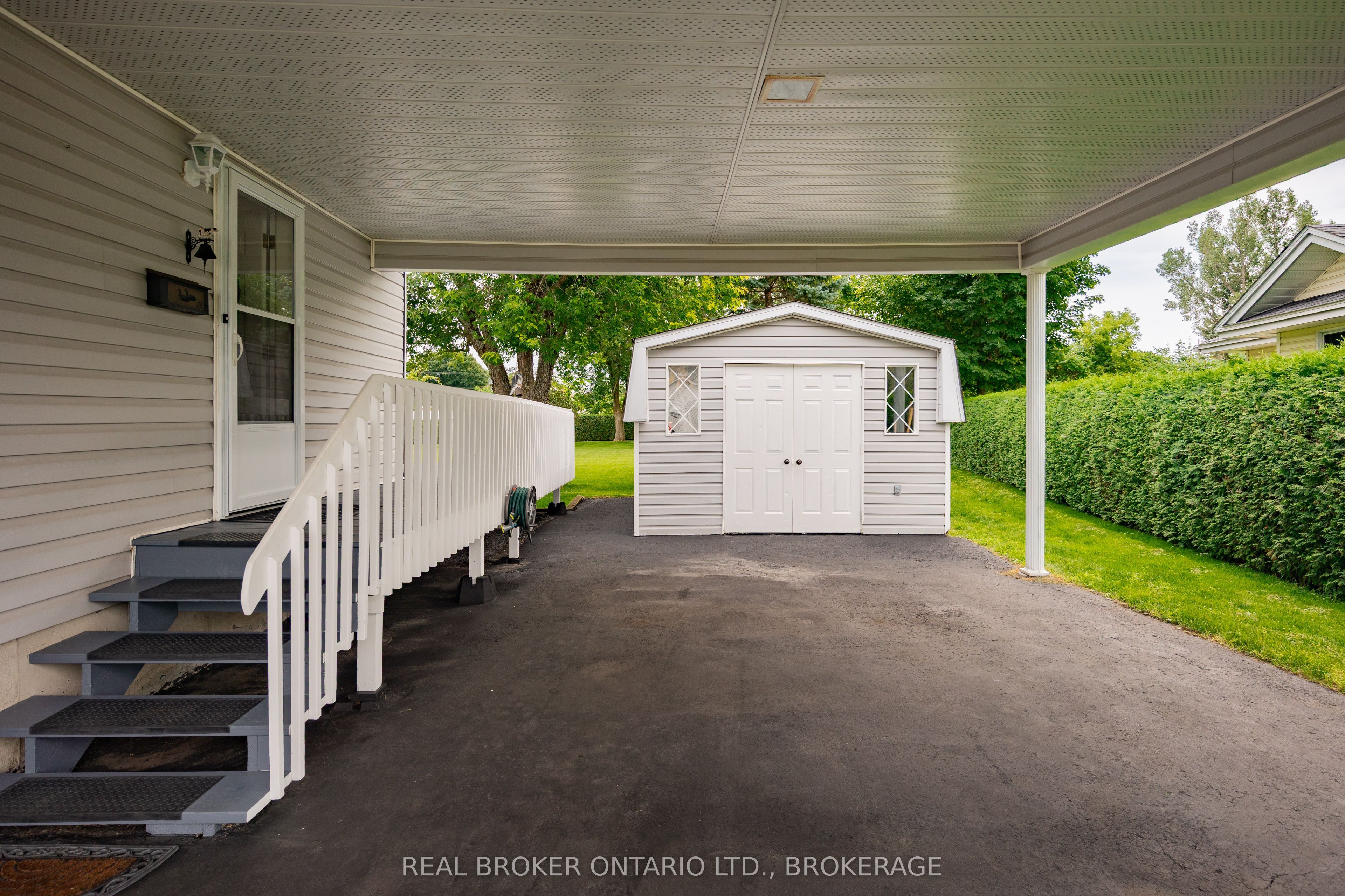 20392 Roy Crescent Property Photo 5