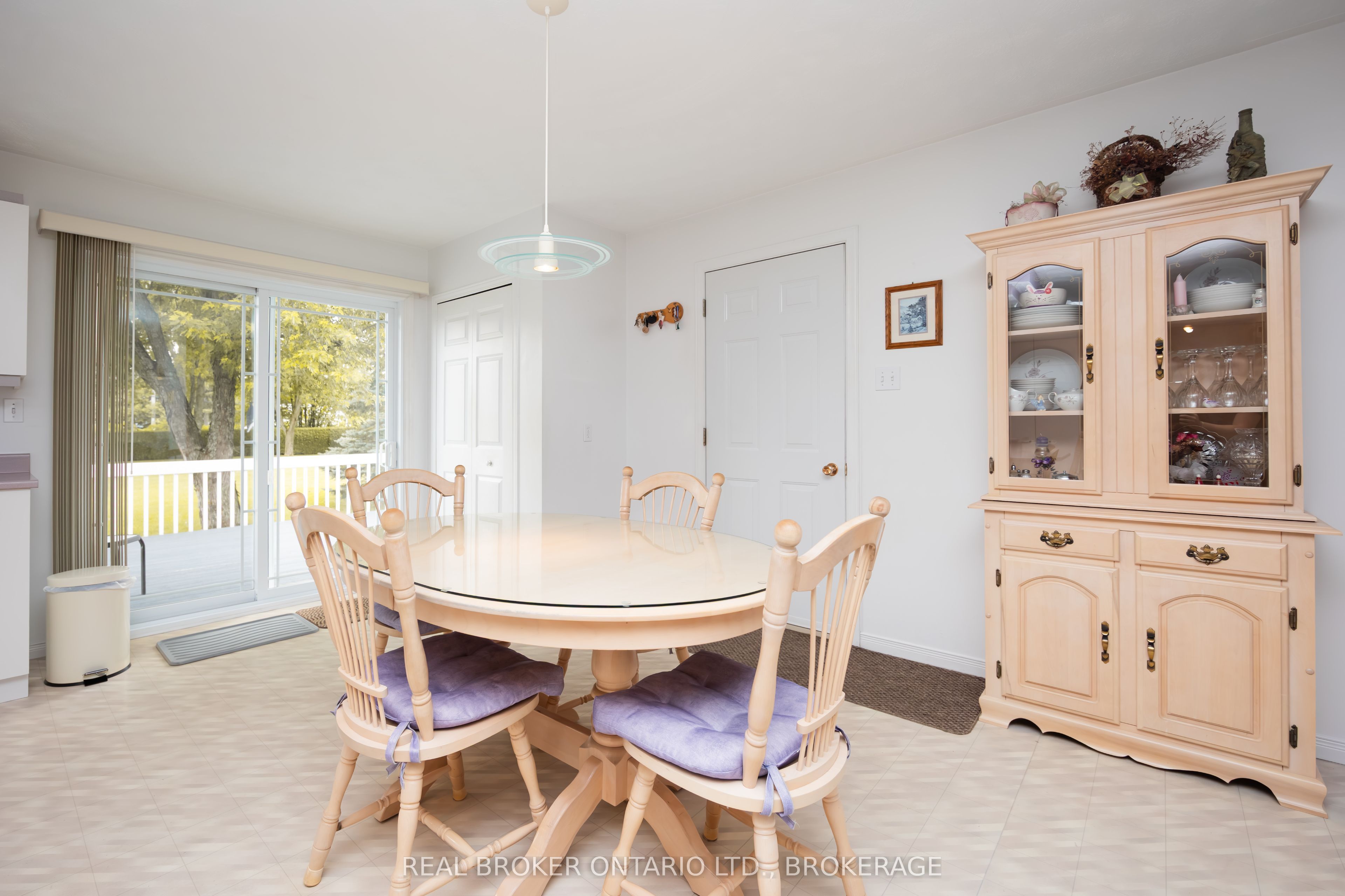20392 Roy Crescent Property Photo 6