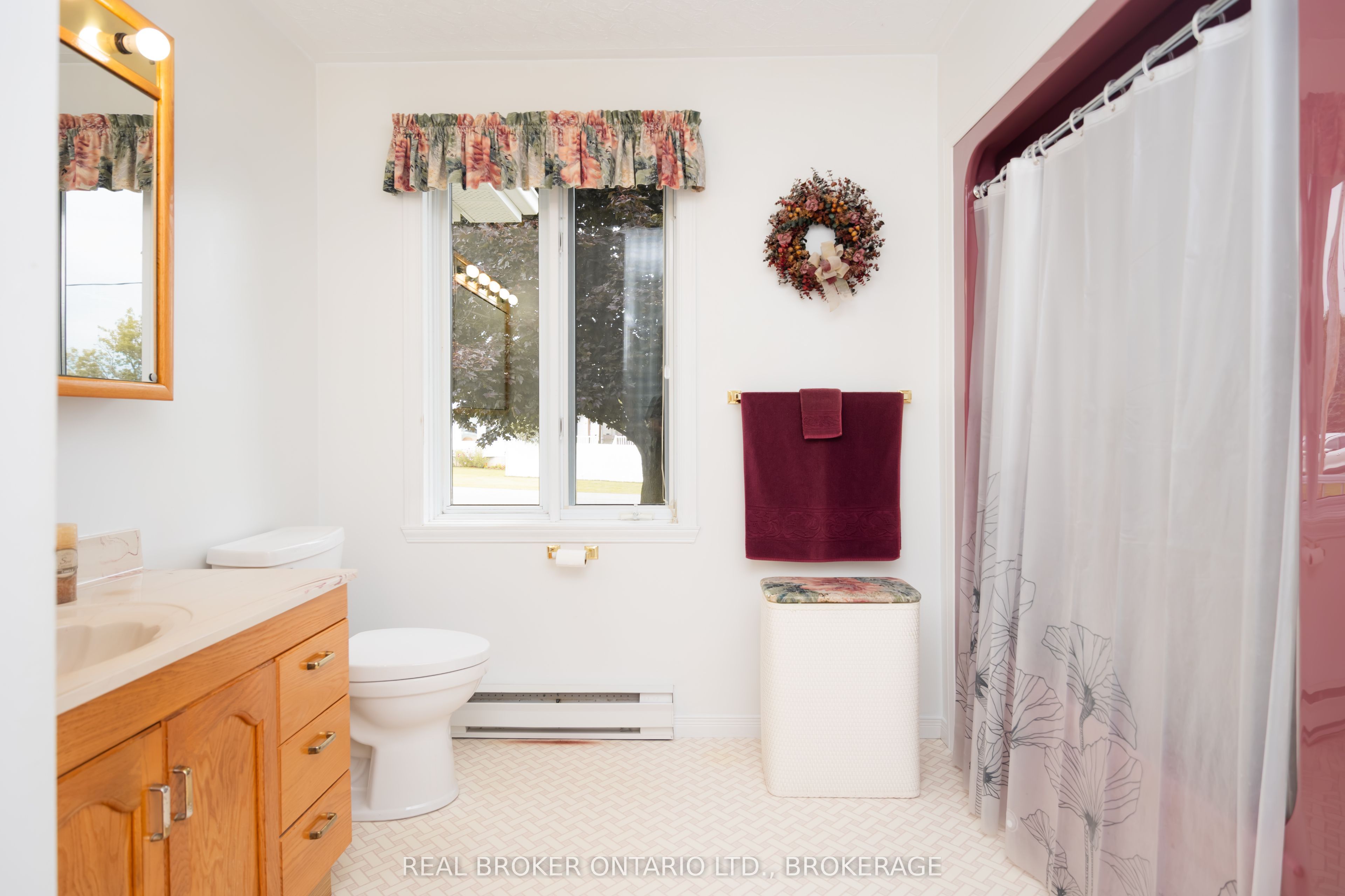 20392 Roy Crescent Property Photo 20