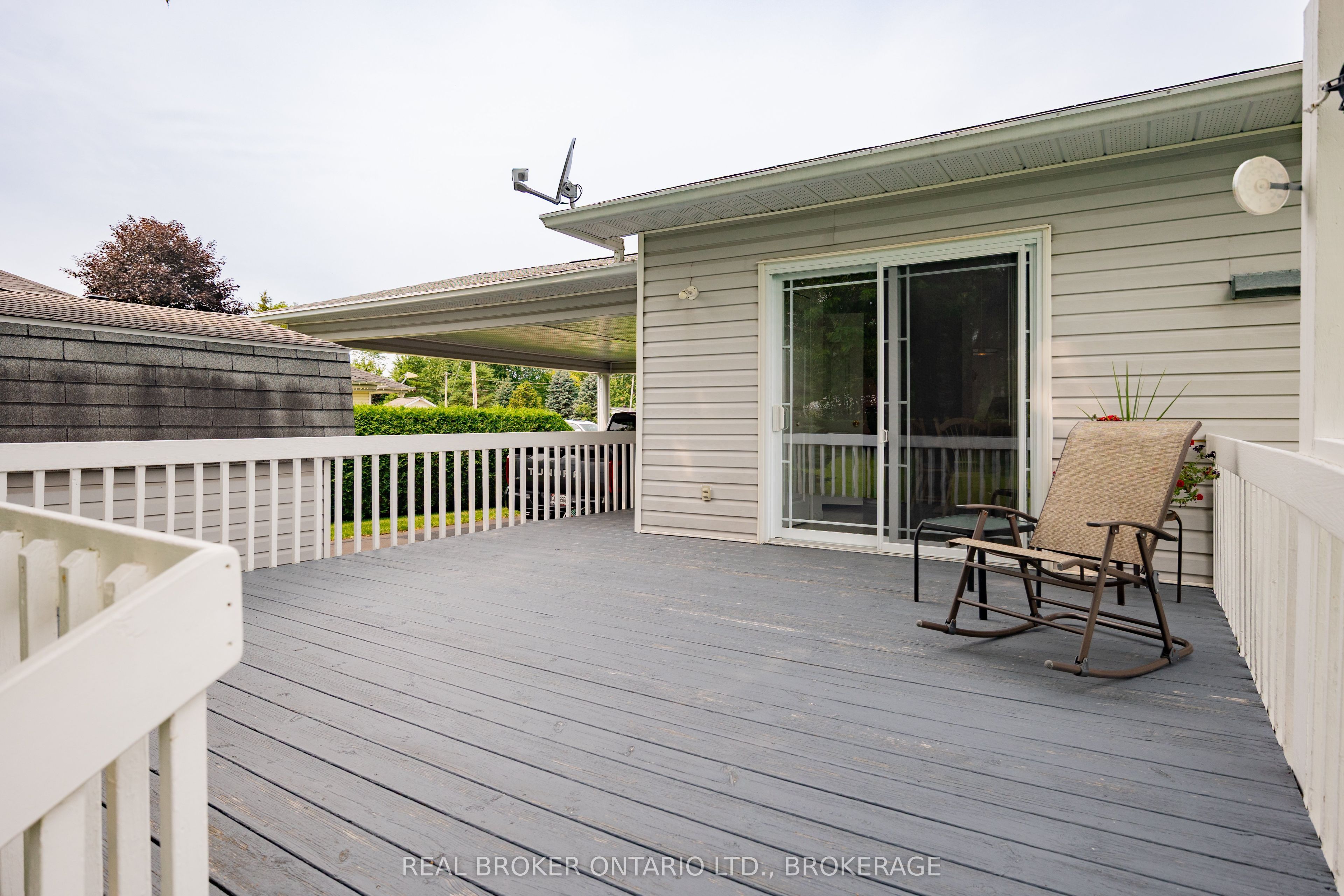 20392 Roy Crescent Property Photo 41