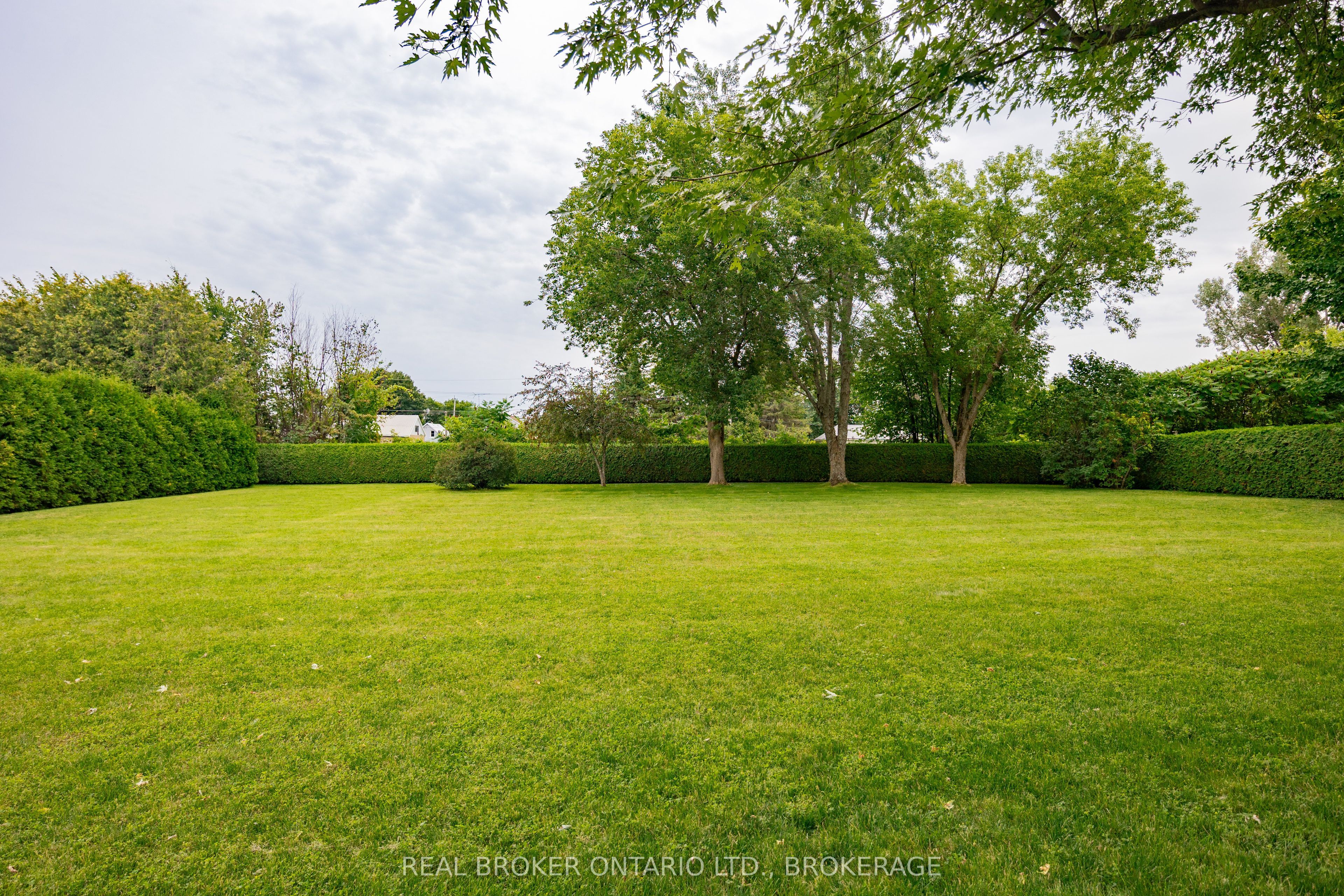 20392 Roy Crescent Property Photo 45