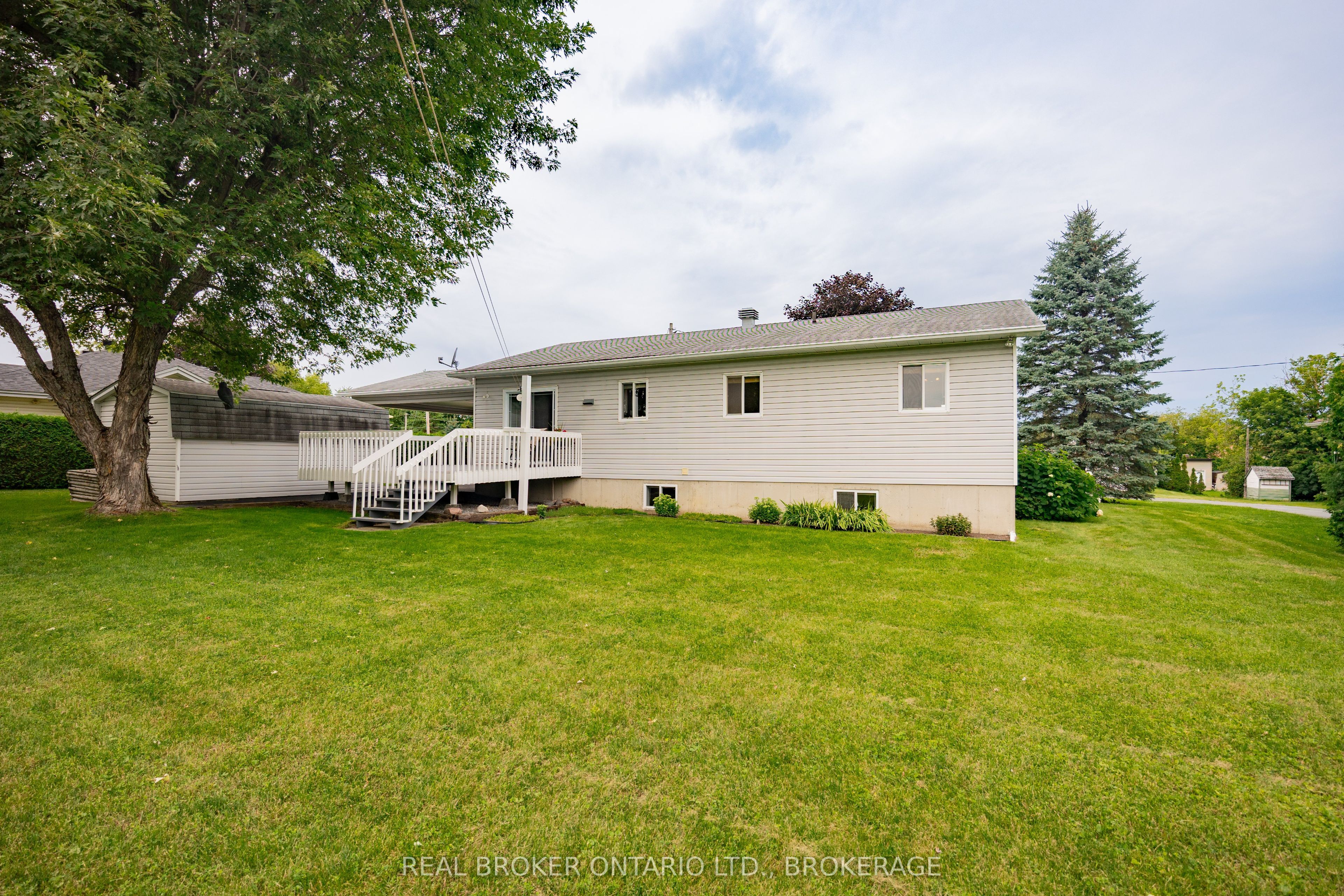 20392 Roy Crescent Property Photo 47