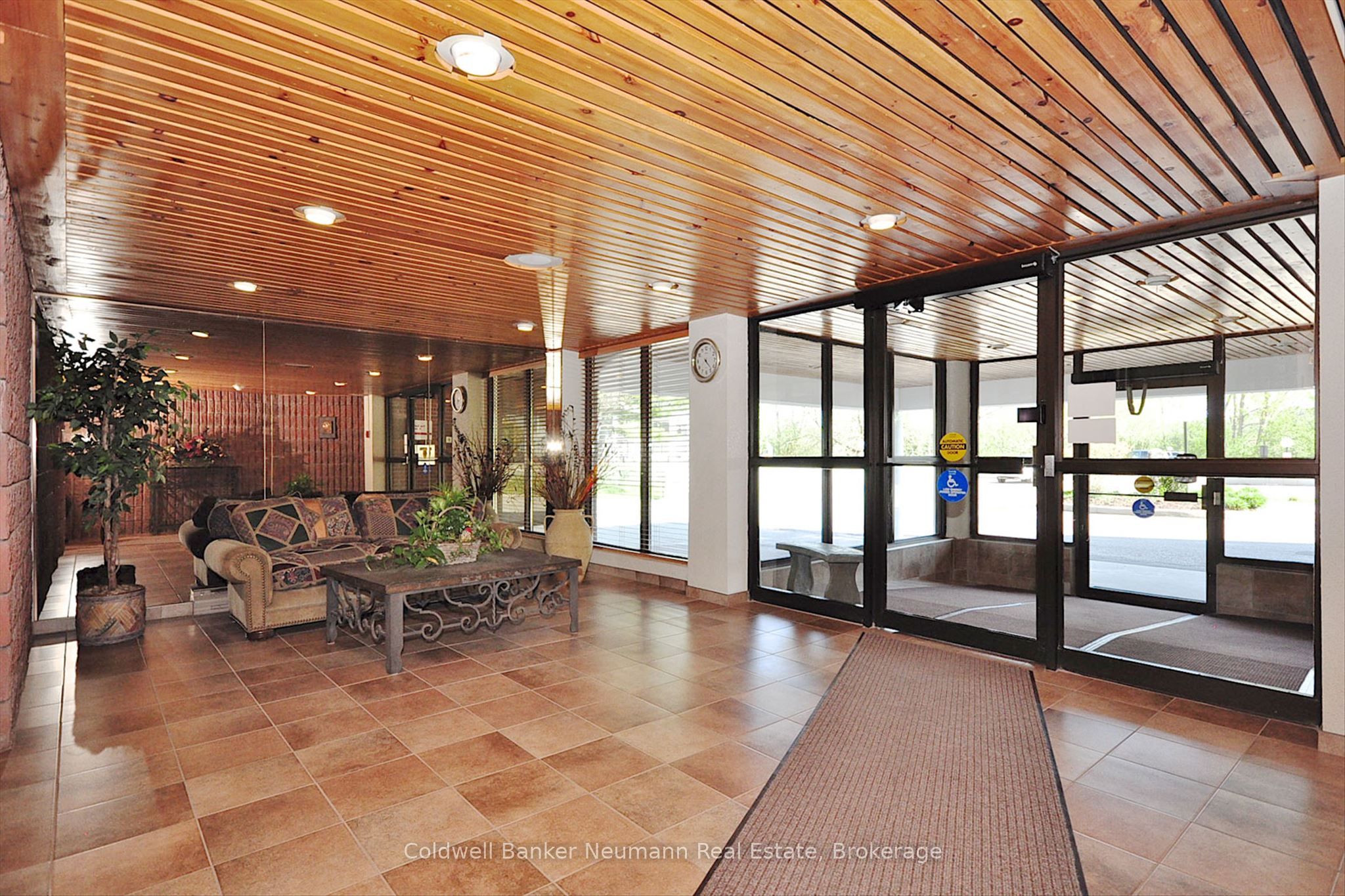 22 Marilyn Drive 708 Property Photo 4