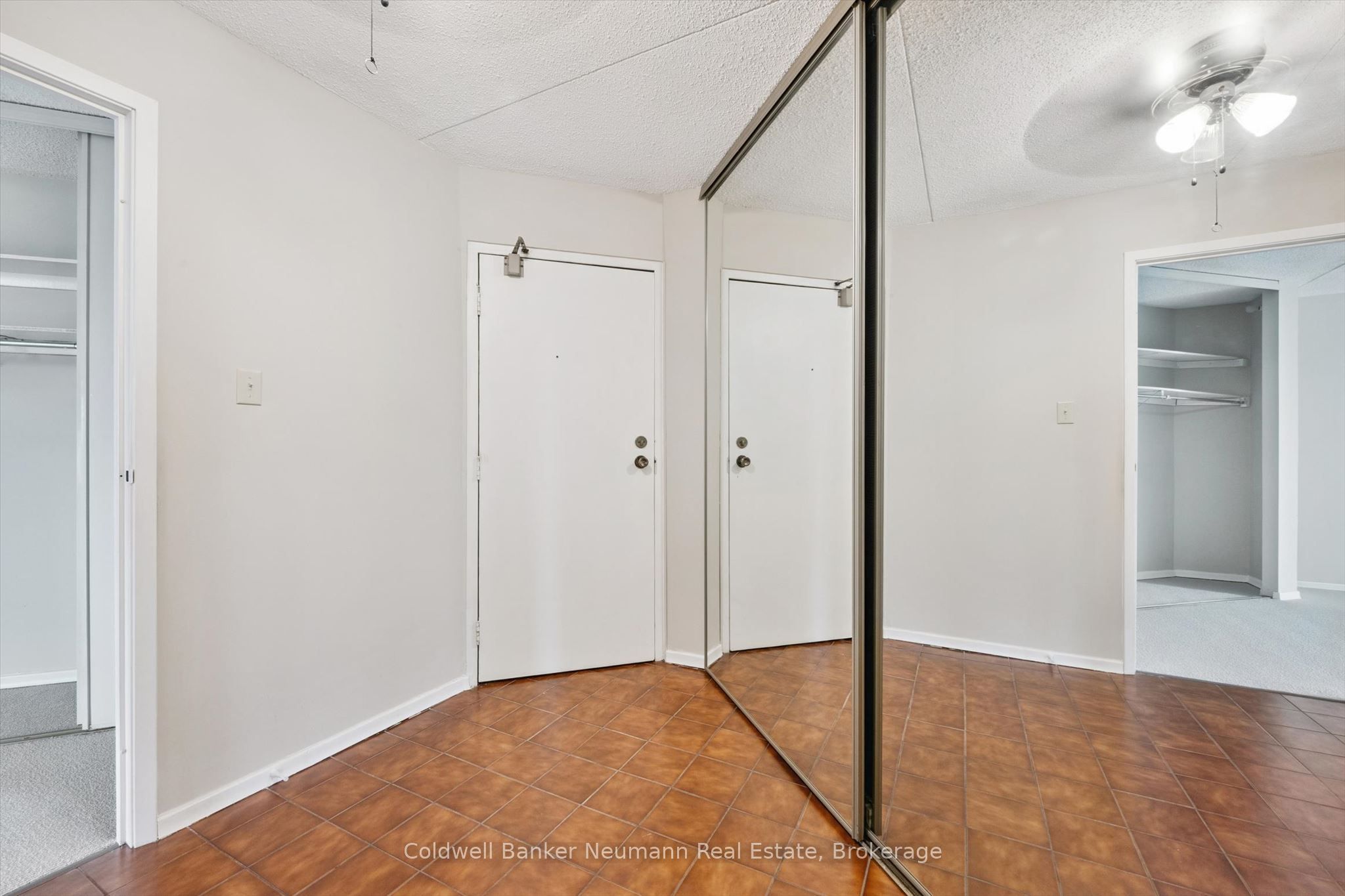 22 Marilyn Drive 708 Property Photo 5