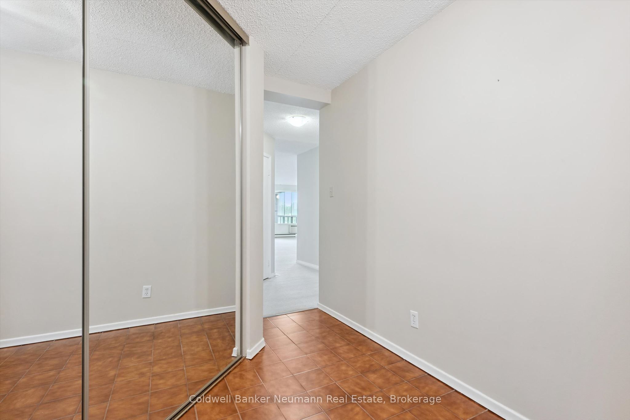 22 Marilyn Drive 708 Property Photo 6