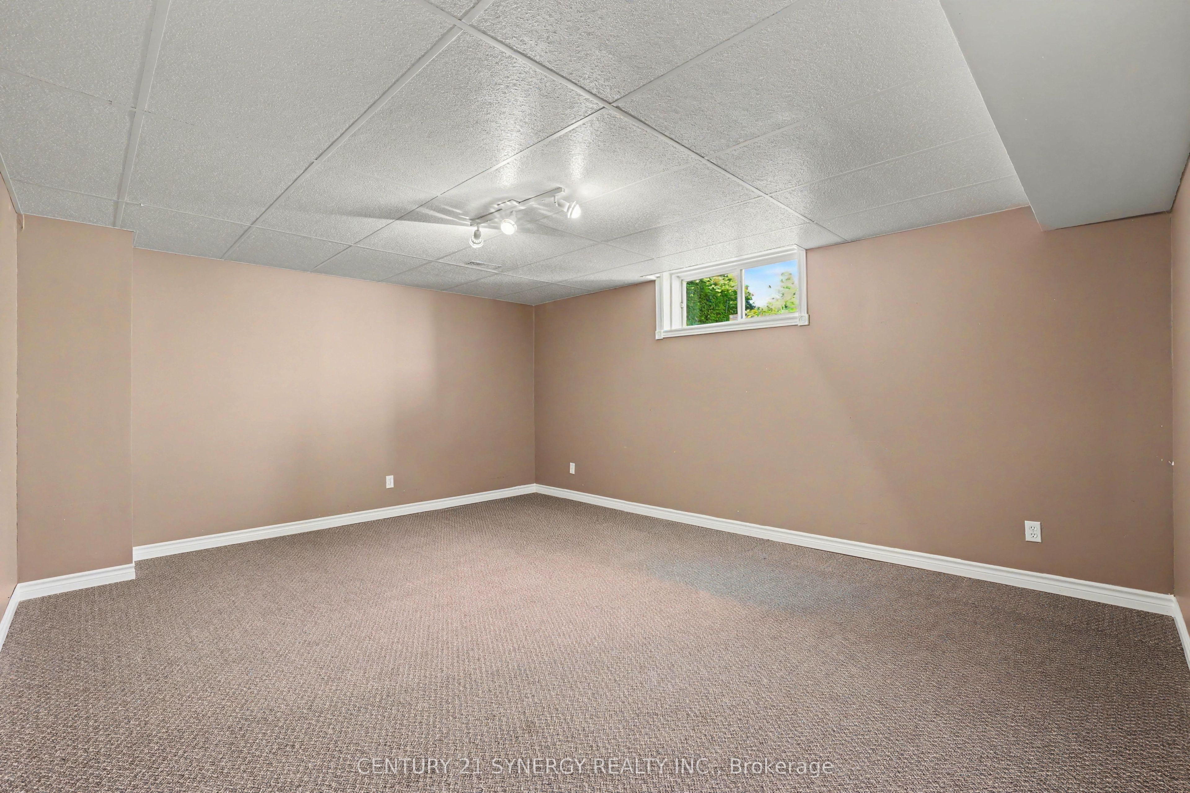 17 Warnock Court Property Photo 38