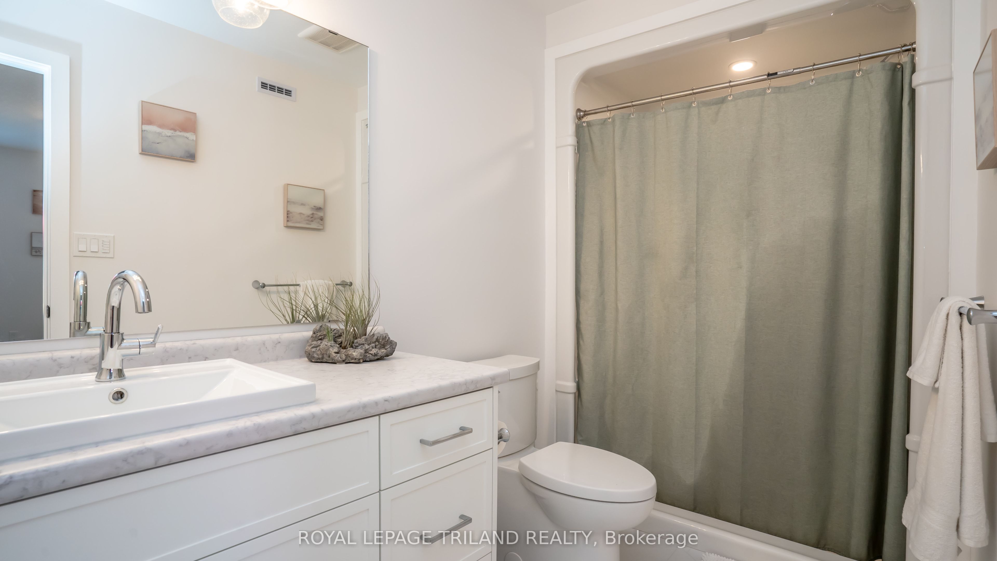 138 Renaissance Drive Property Photo 16