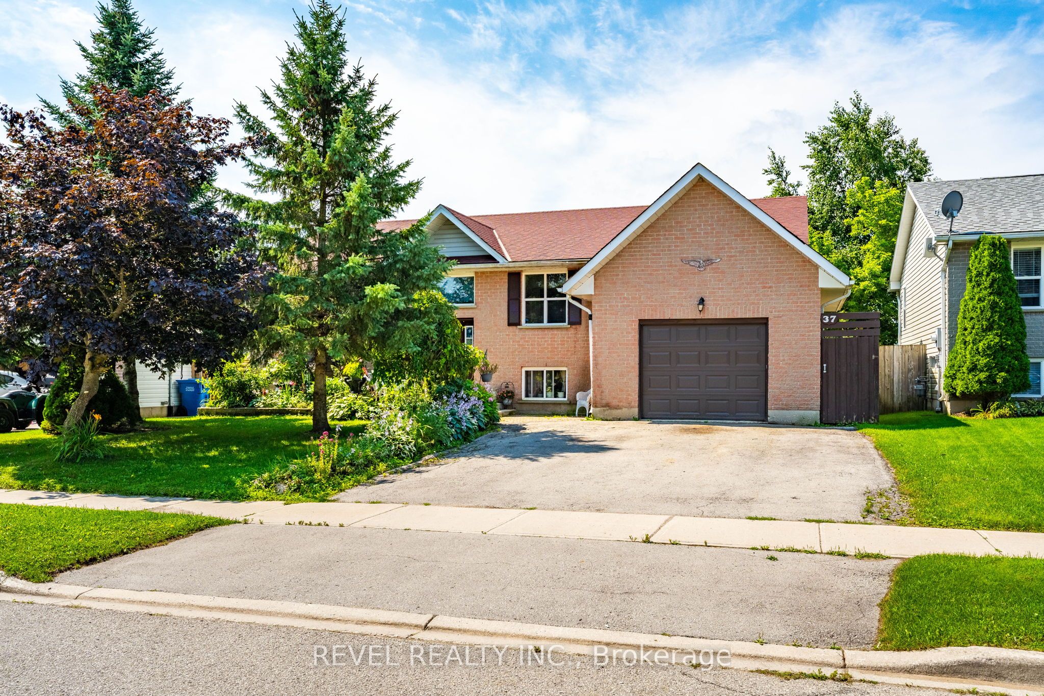 37 Wilson Crescent Property Photo 1