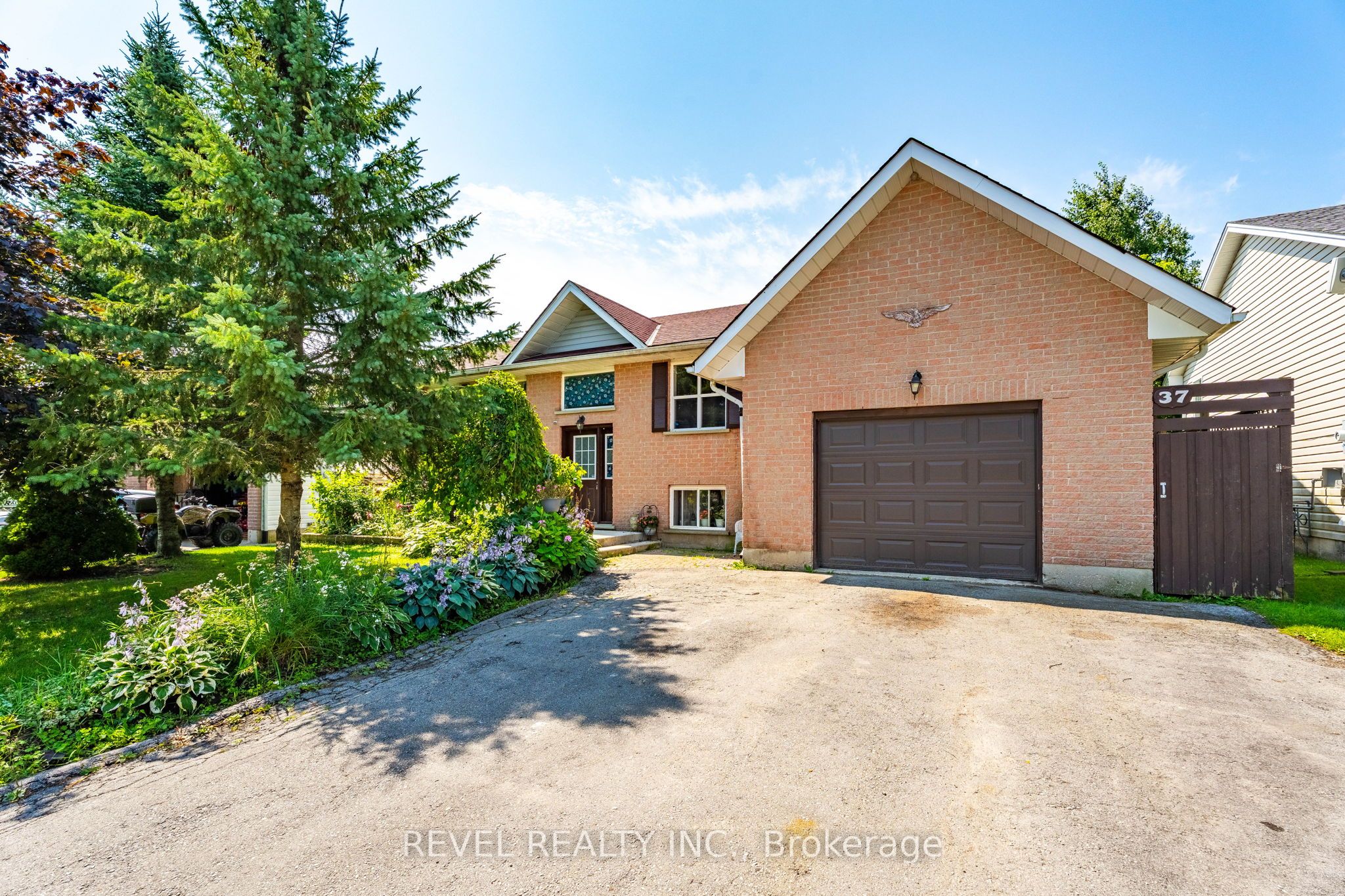 37 Wilson Crescent Property Photo 2