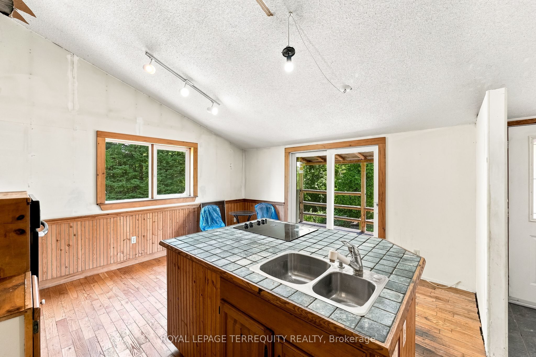 403 Concession Rd 12 E Property Photo 16