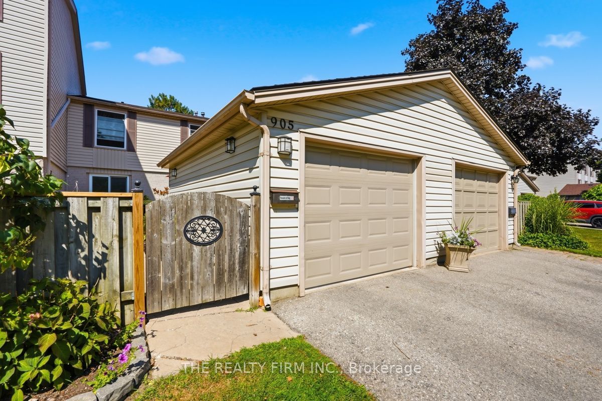 905 Dalhousie Drive Property Photo 3