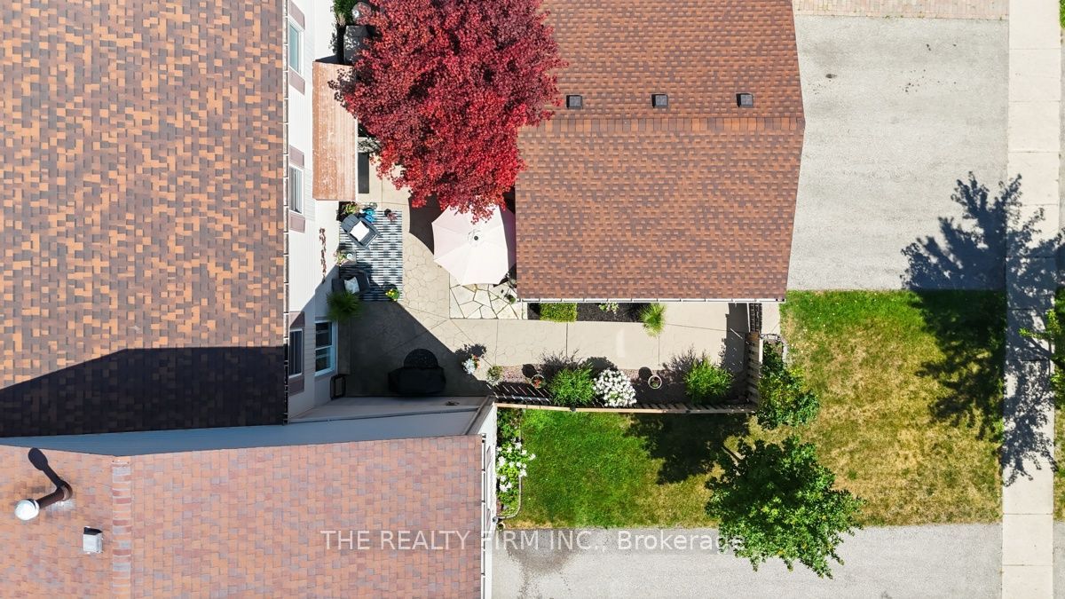 905 Dalhousie Drive Property Photo 4