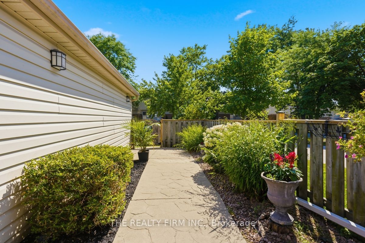 905 Dalhousie Drive Property Photo 6