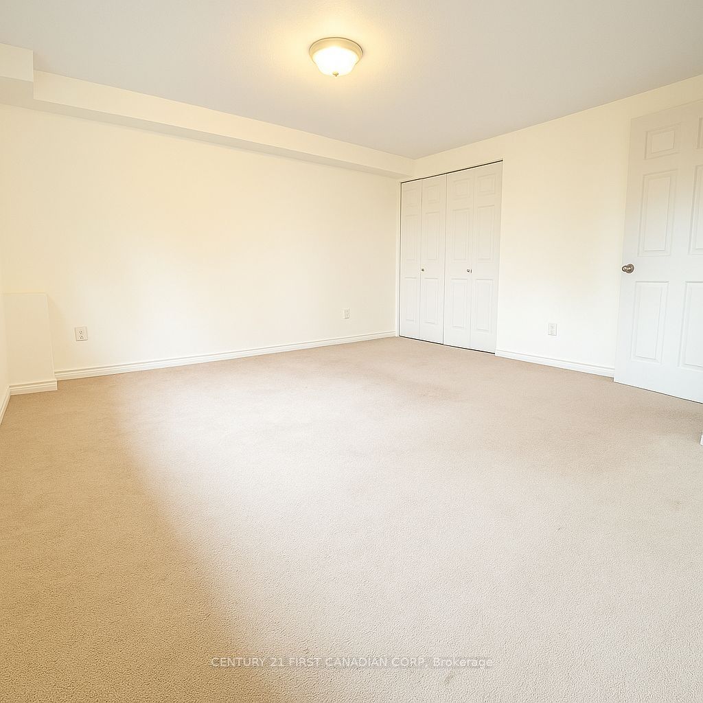 124 Ardsley Crescent Property Photo 6