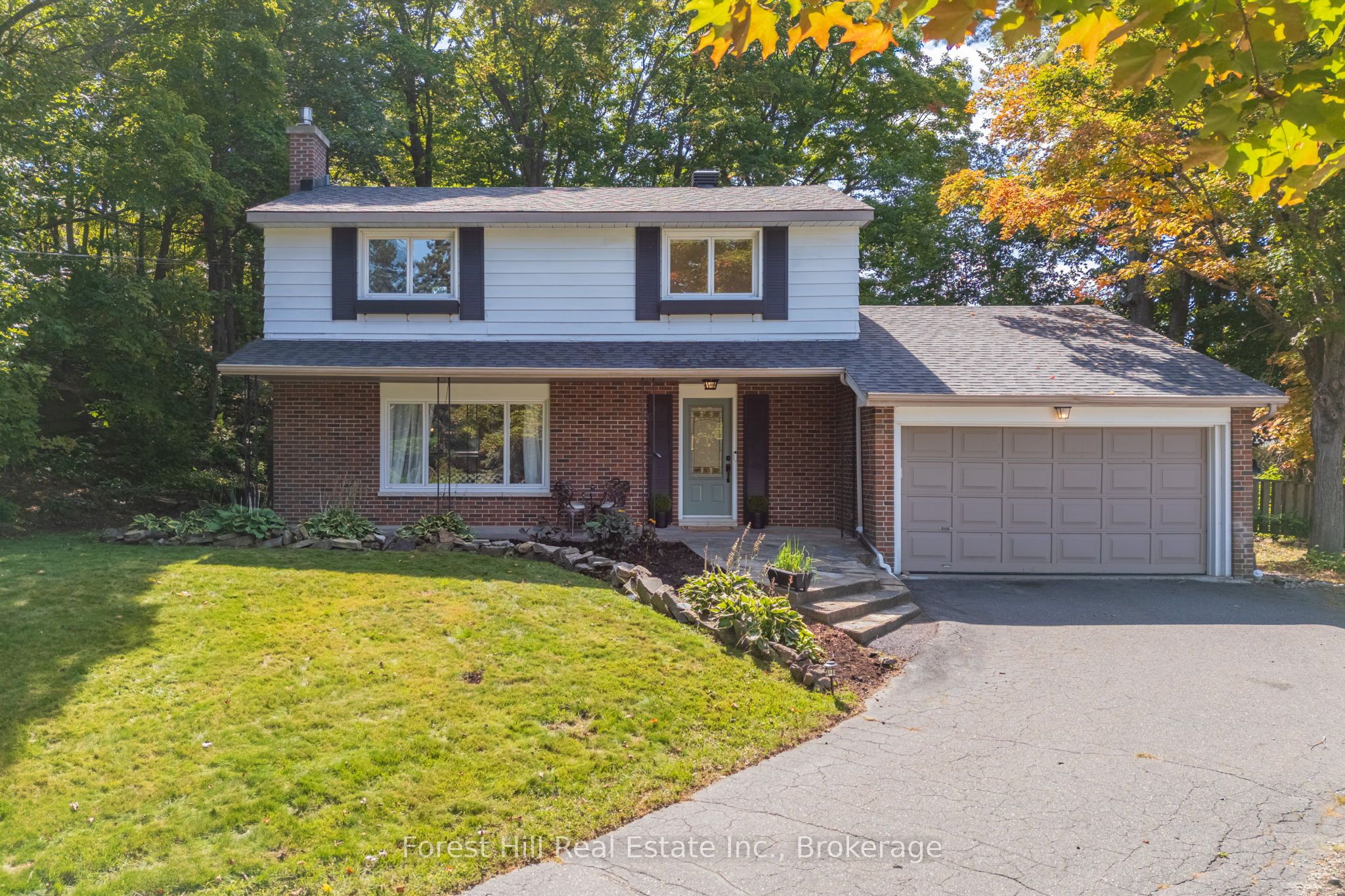 1 Maplecrest Court Property Photo 3