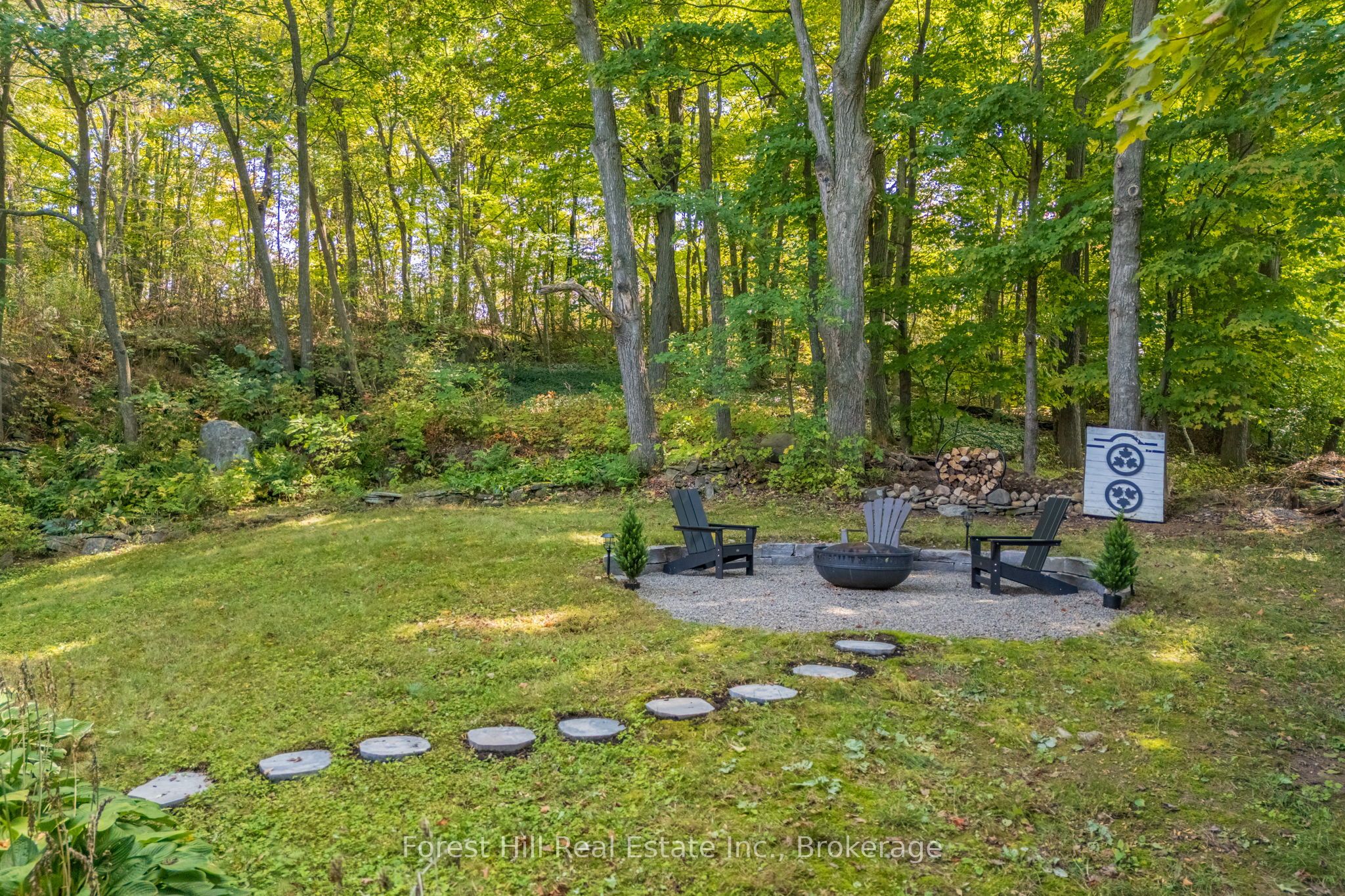 1 Maplecrest Court Property Photo 5