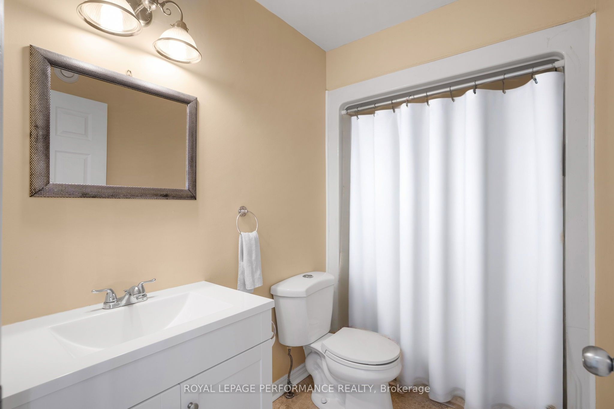 40 Lori Lane Property Photo 17