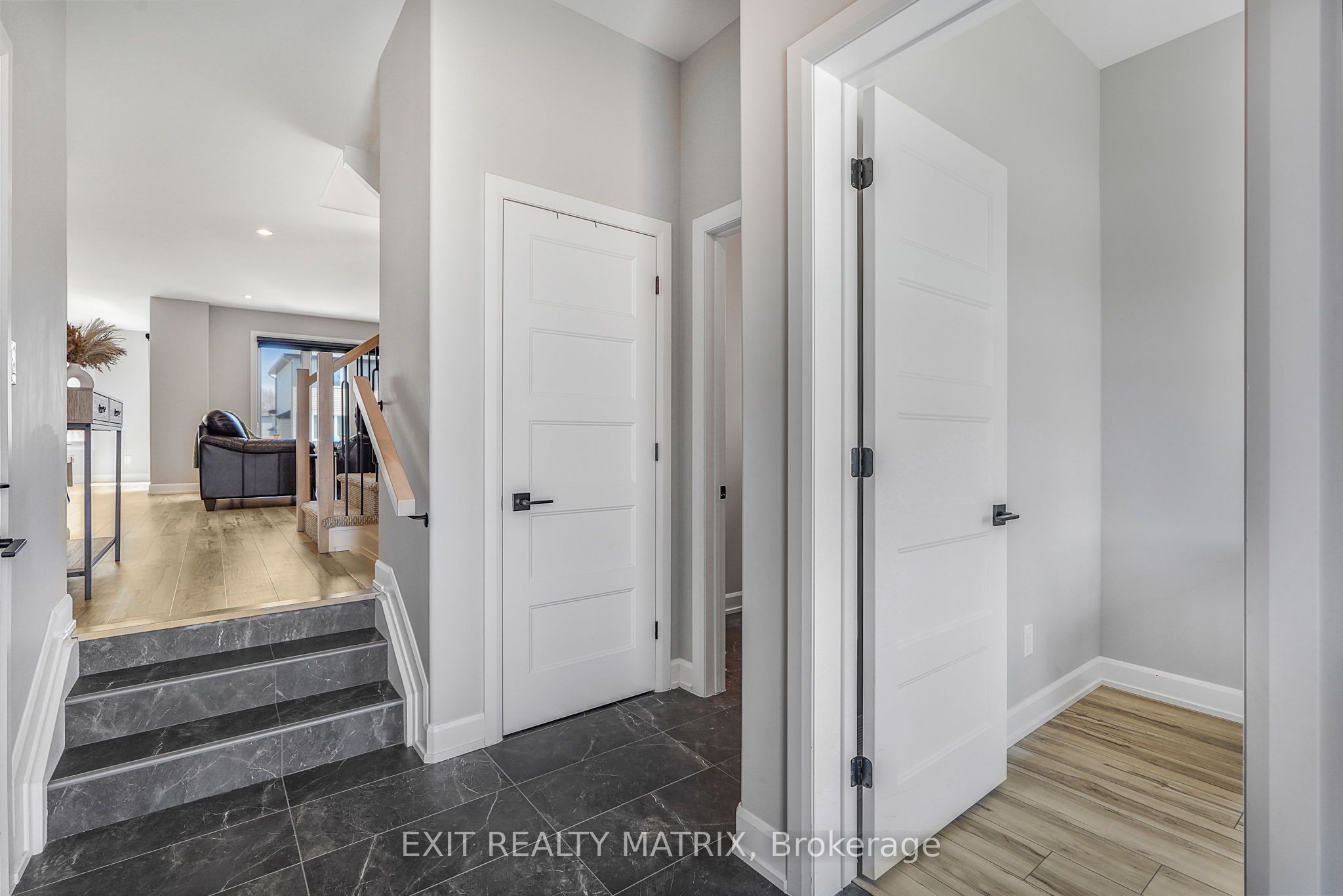 1202 Montblanc Crescent Property Photo 5
