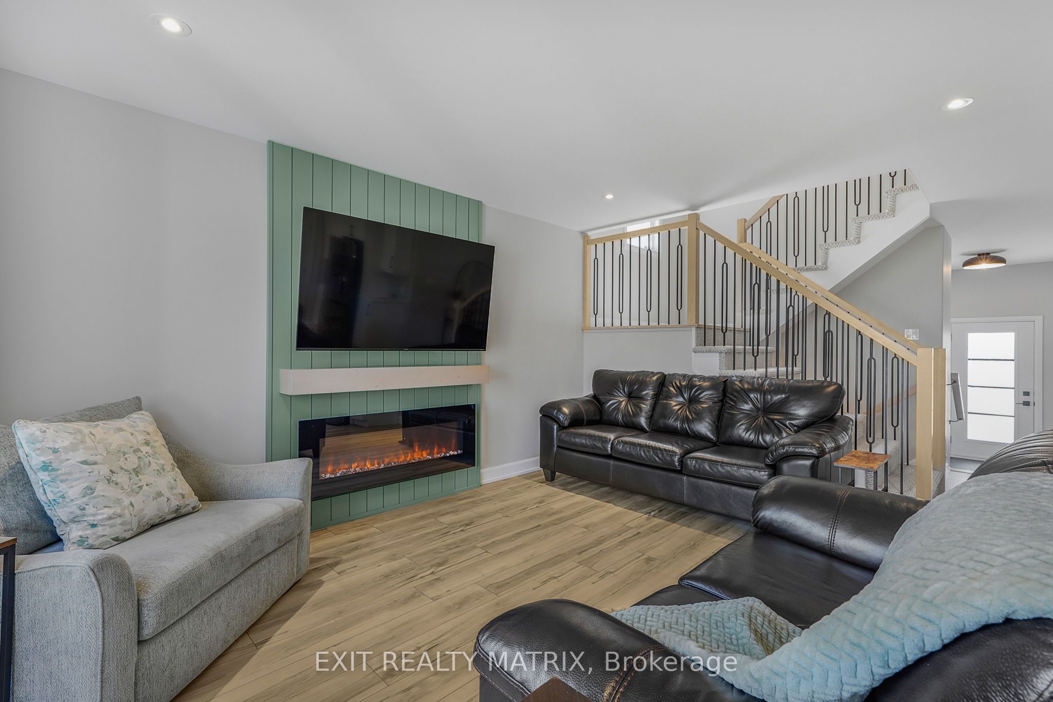 1202 Montblanc Crescent Property Photo 10
