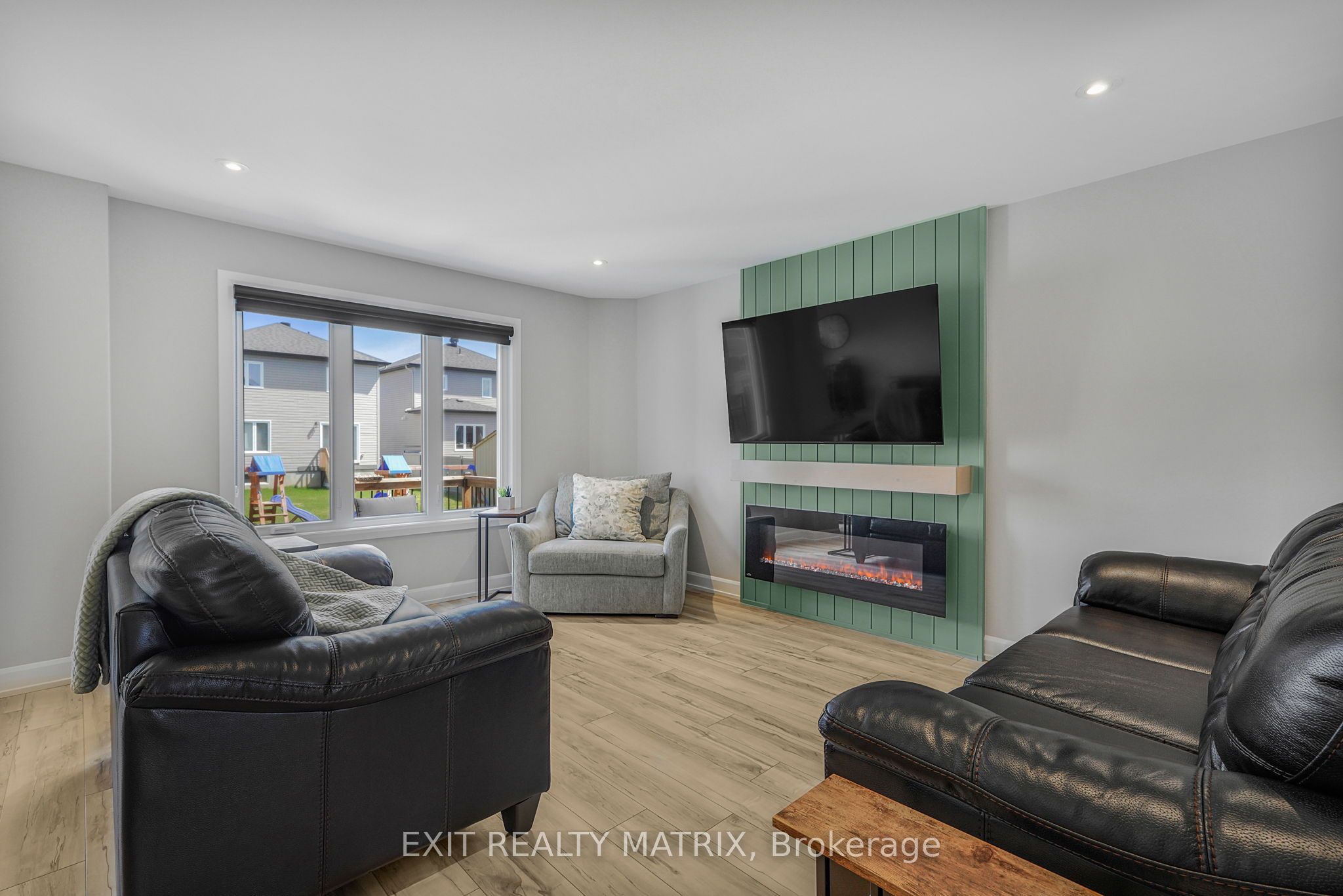1202 Montblanc Crescent Property Photo 11