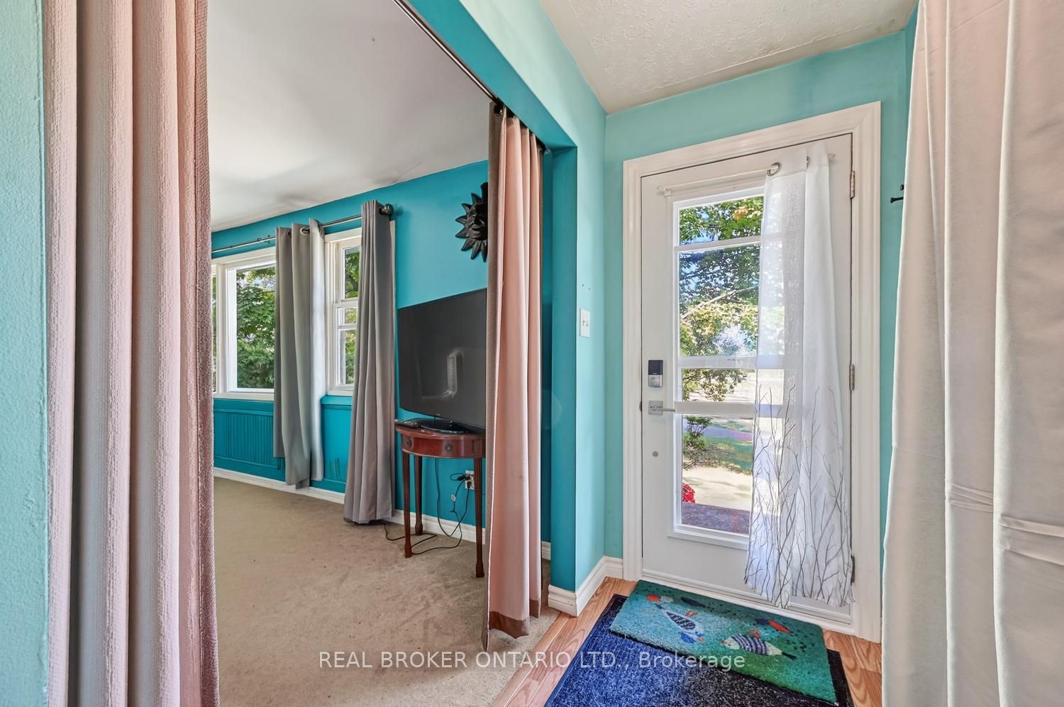 5397 Roger Stevens Drive Property Photo 3