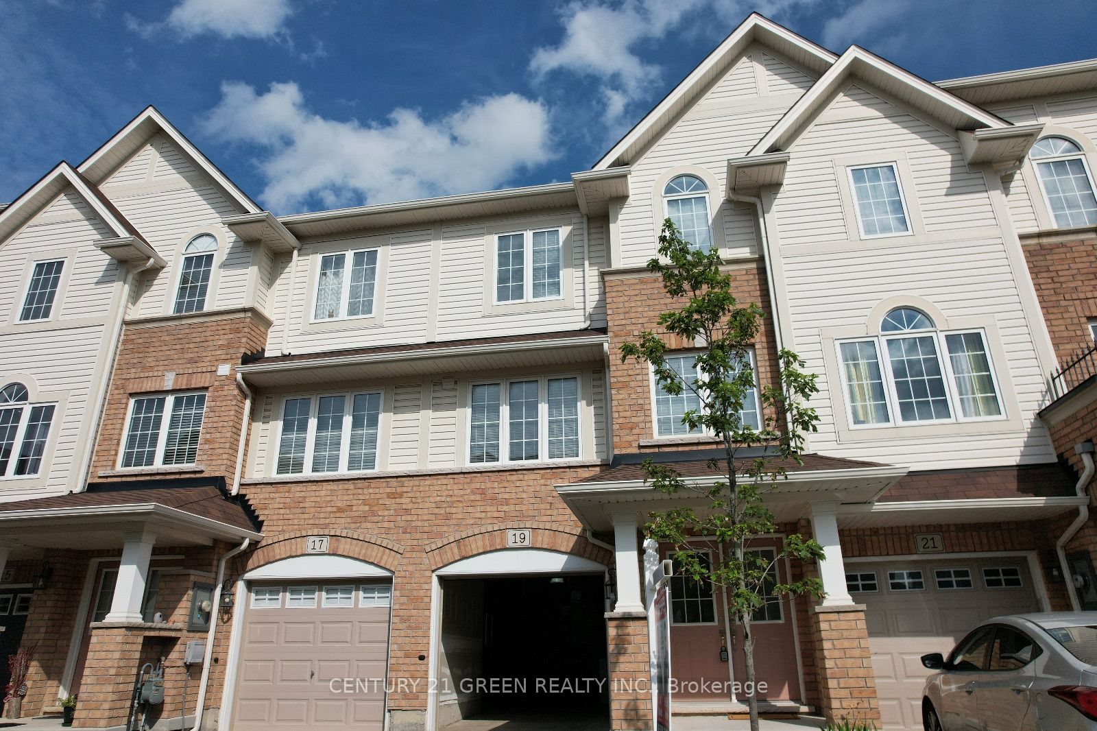 19 England Terrace Property Photo 3