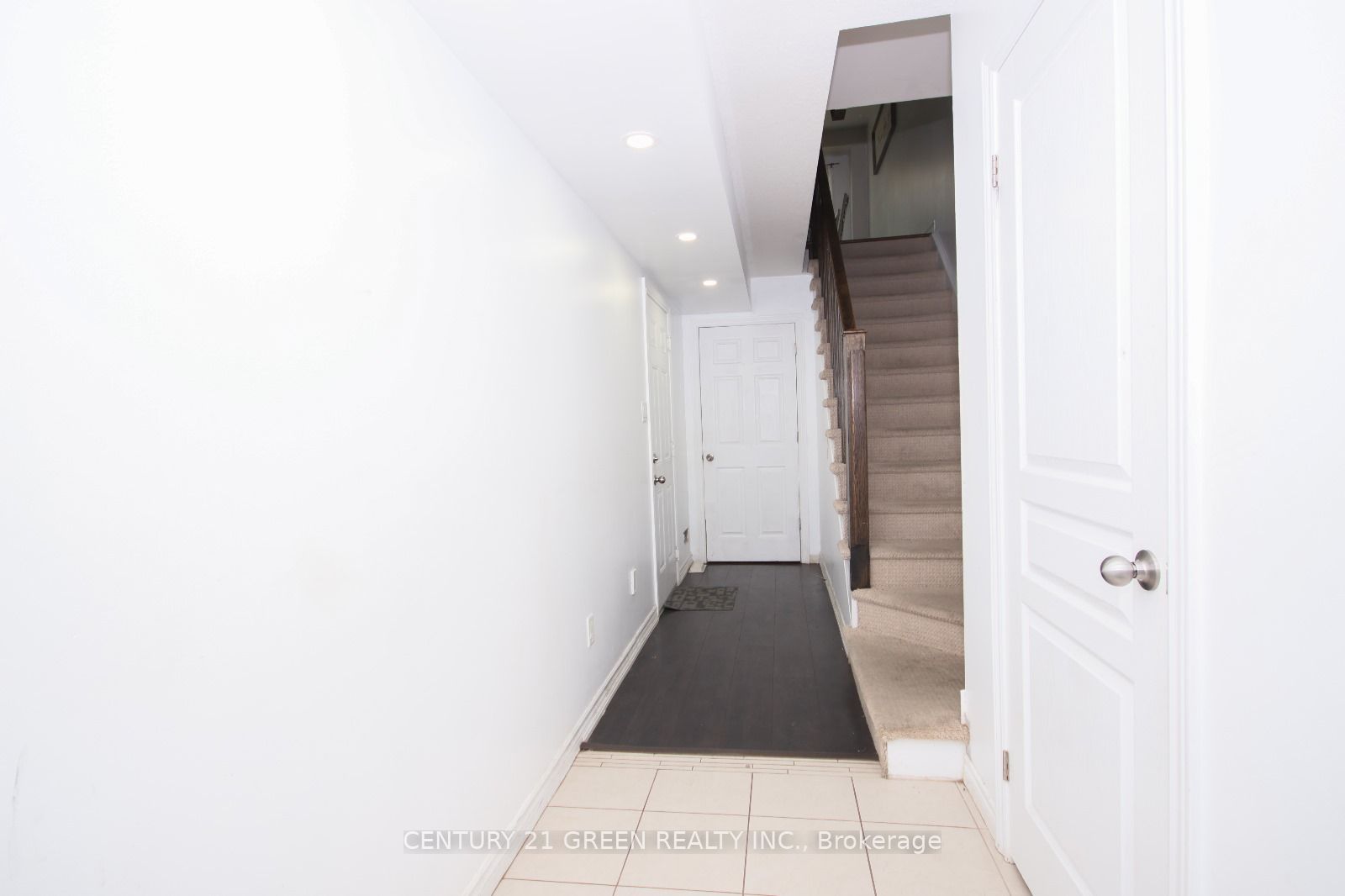 19 England Terrace Property Photo 4
