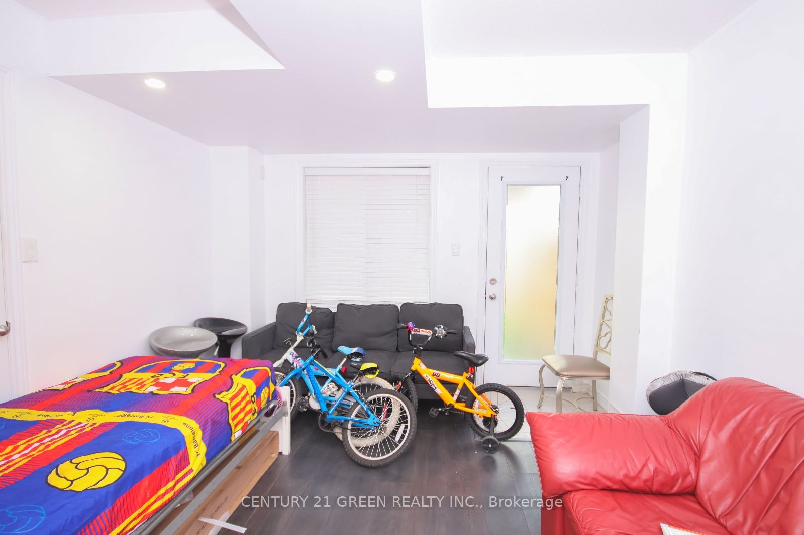 19 England Terrace Property Photo 5