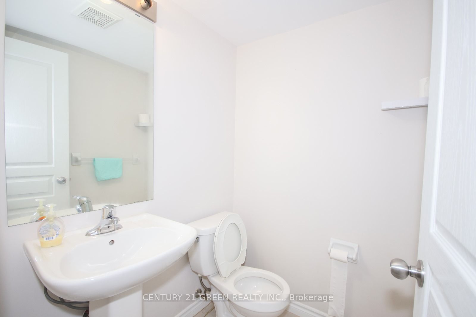 19 England Terrace Property Photo 9
