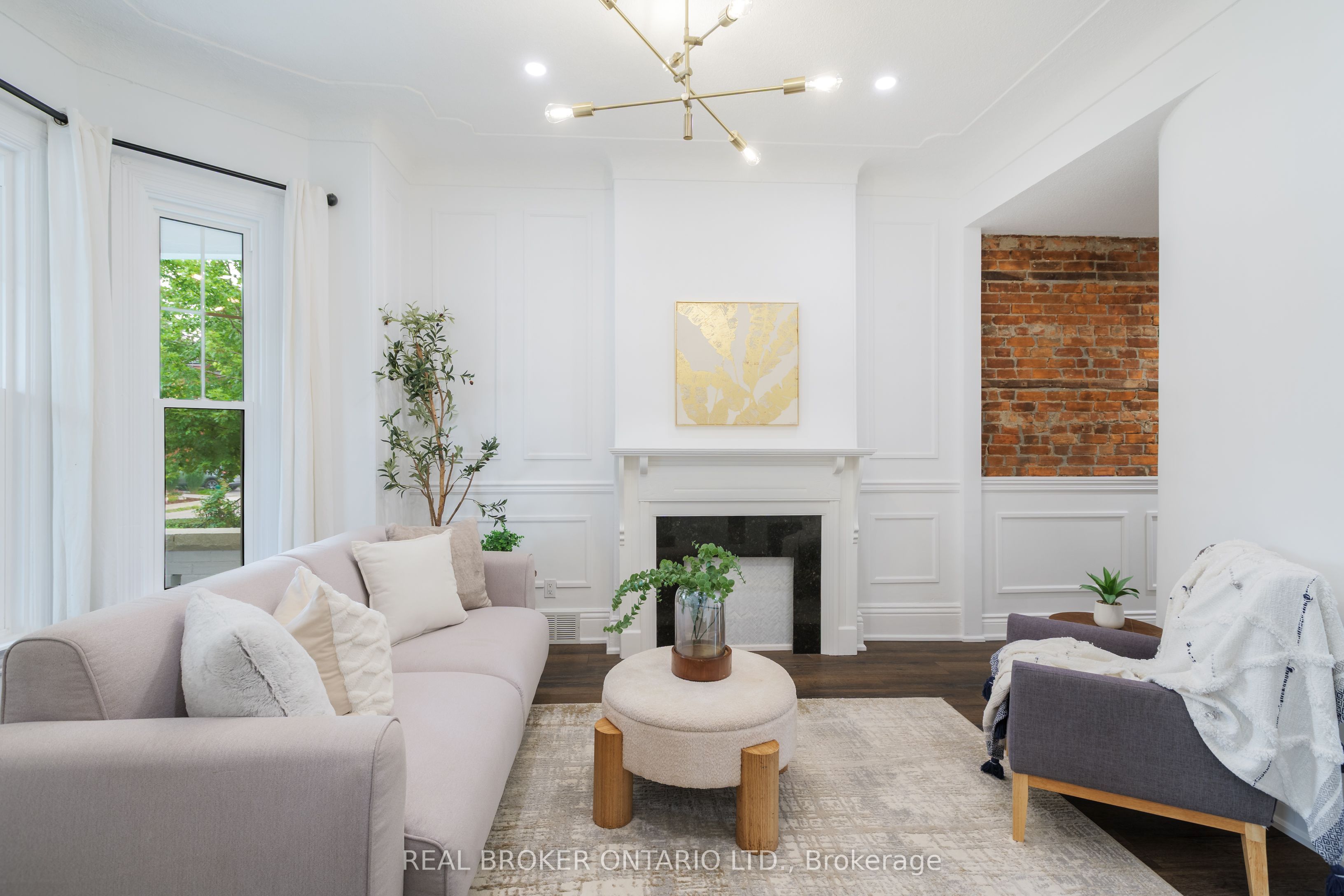 46 Murray Street E Property Photo 2