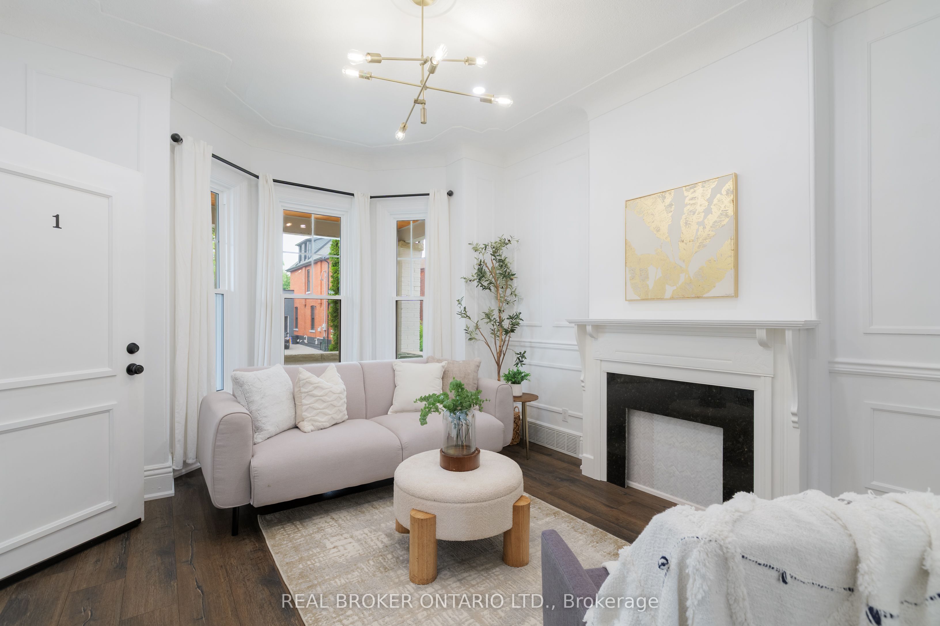 46 Murray Street E Property Photo 6