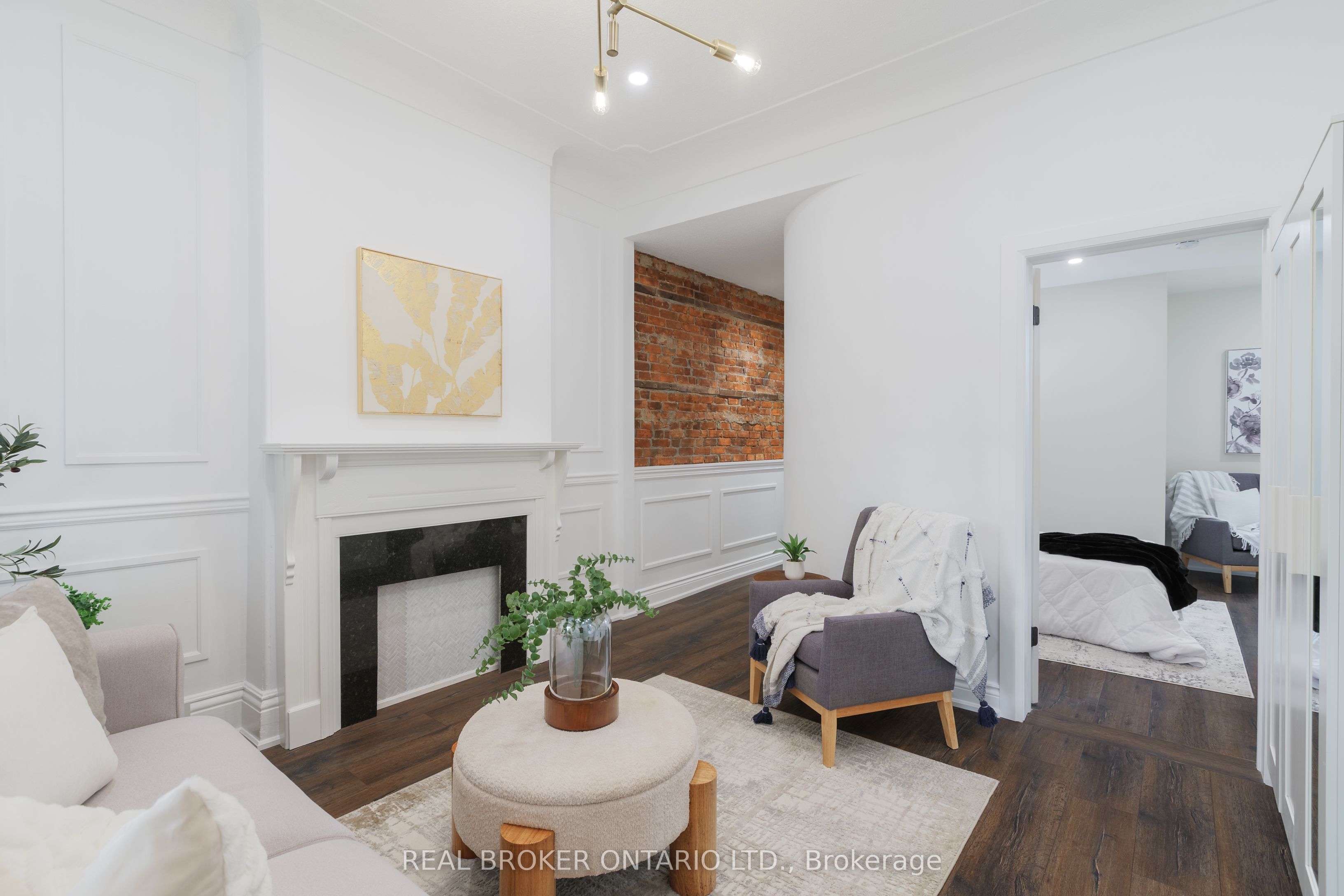 46 Murray Street E Property Photo 7