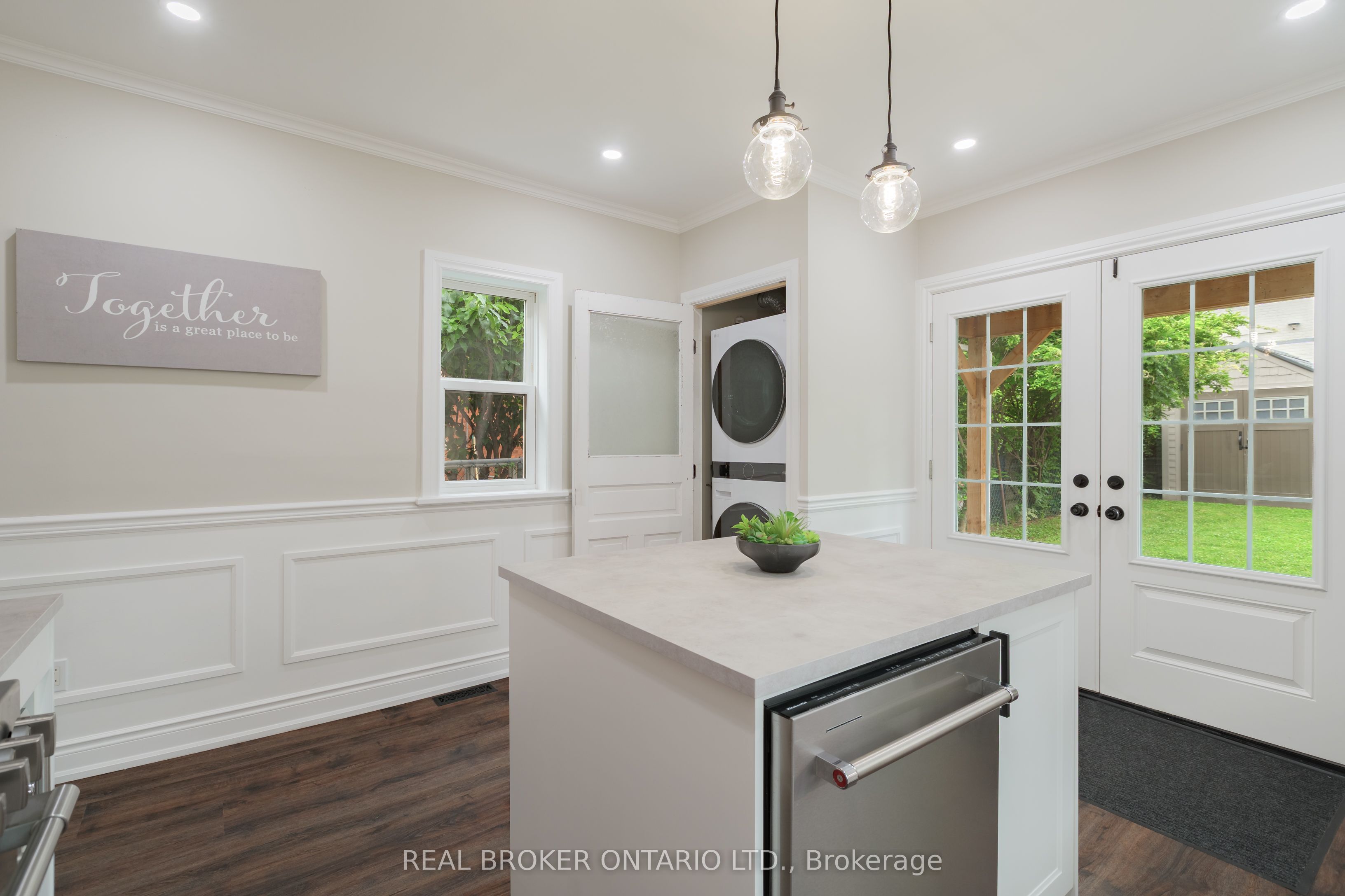 46 Murray Street E Property Photo 14