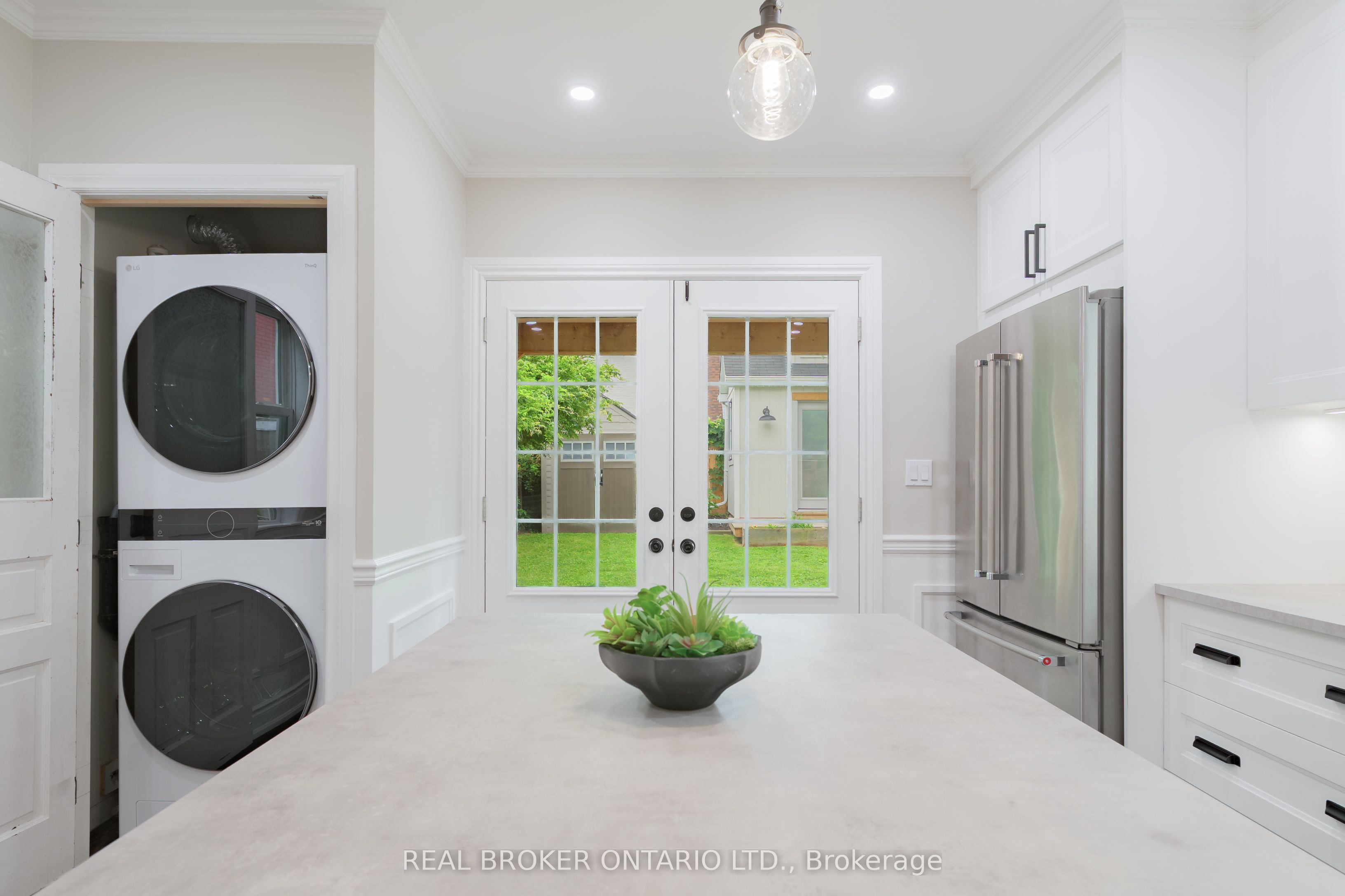 46 Murray Street E Property Photo 15