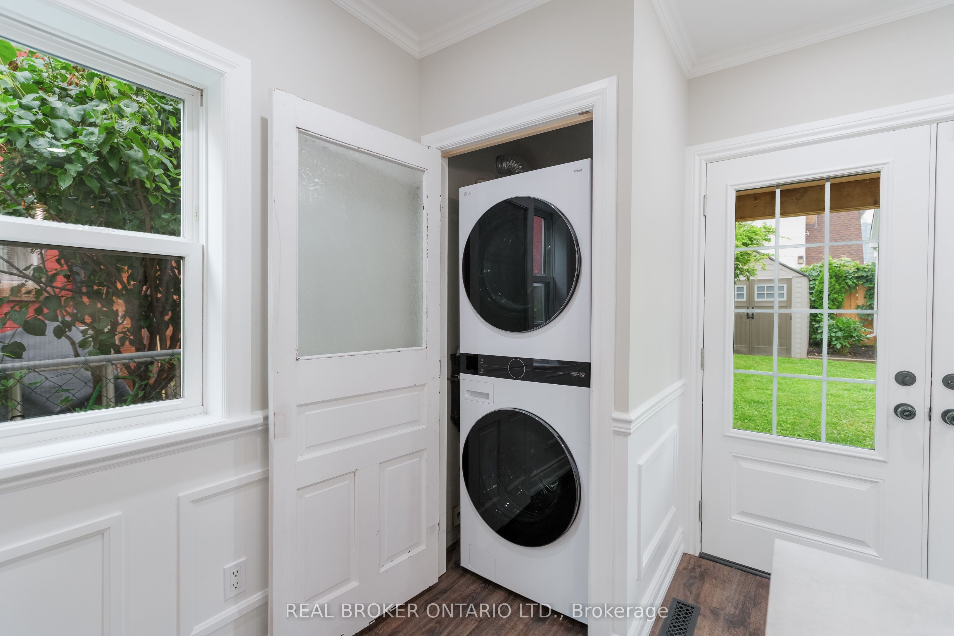 46 Murray Street E Property Photo 16