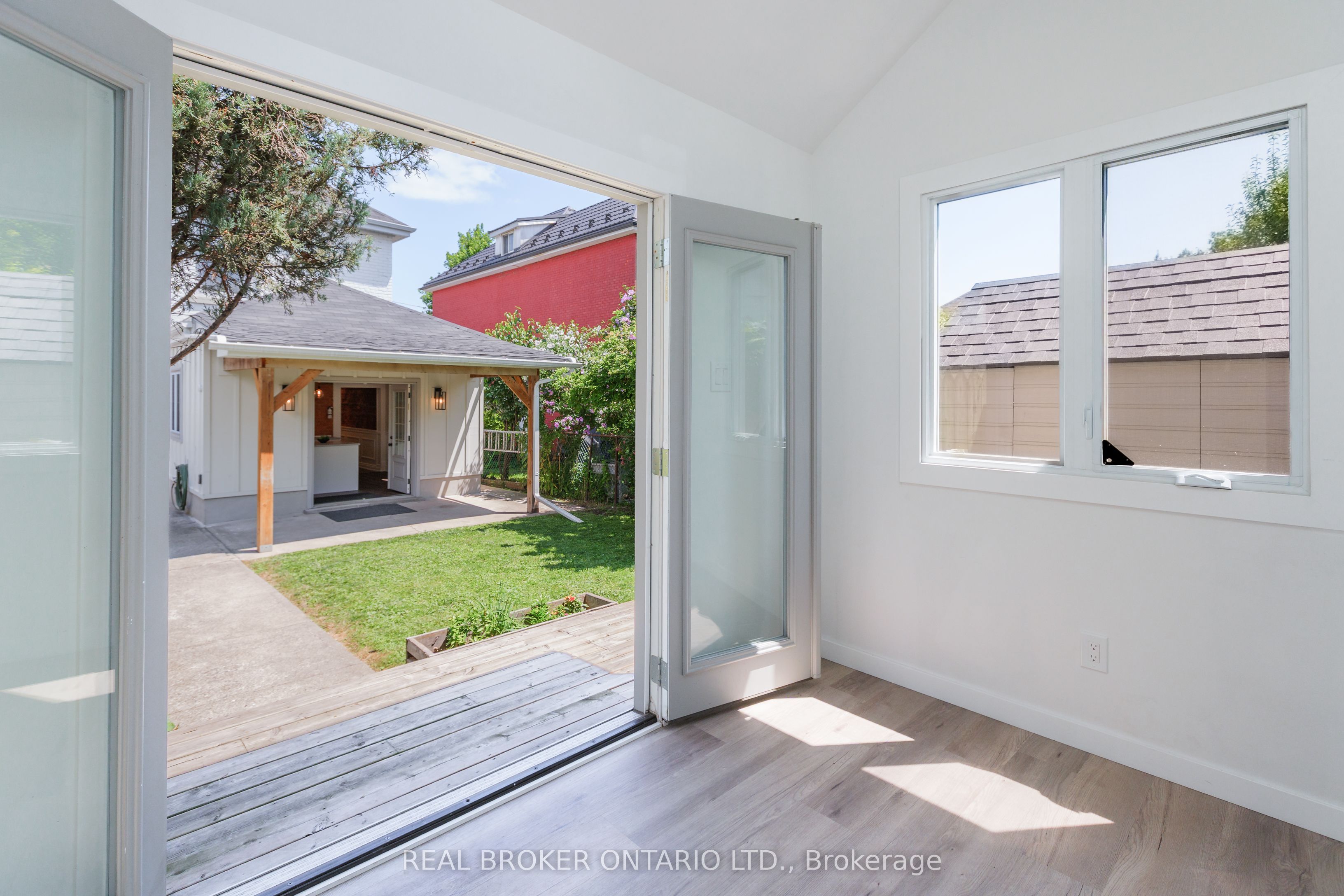 46 Murray Street E Property Photo 19