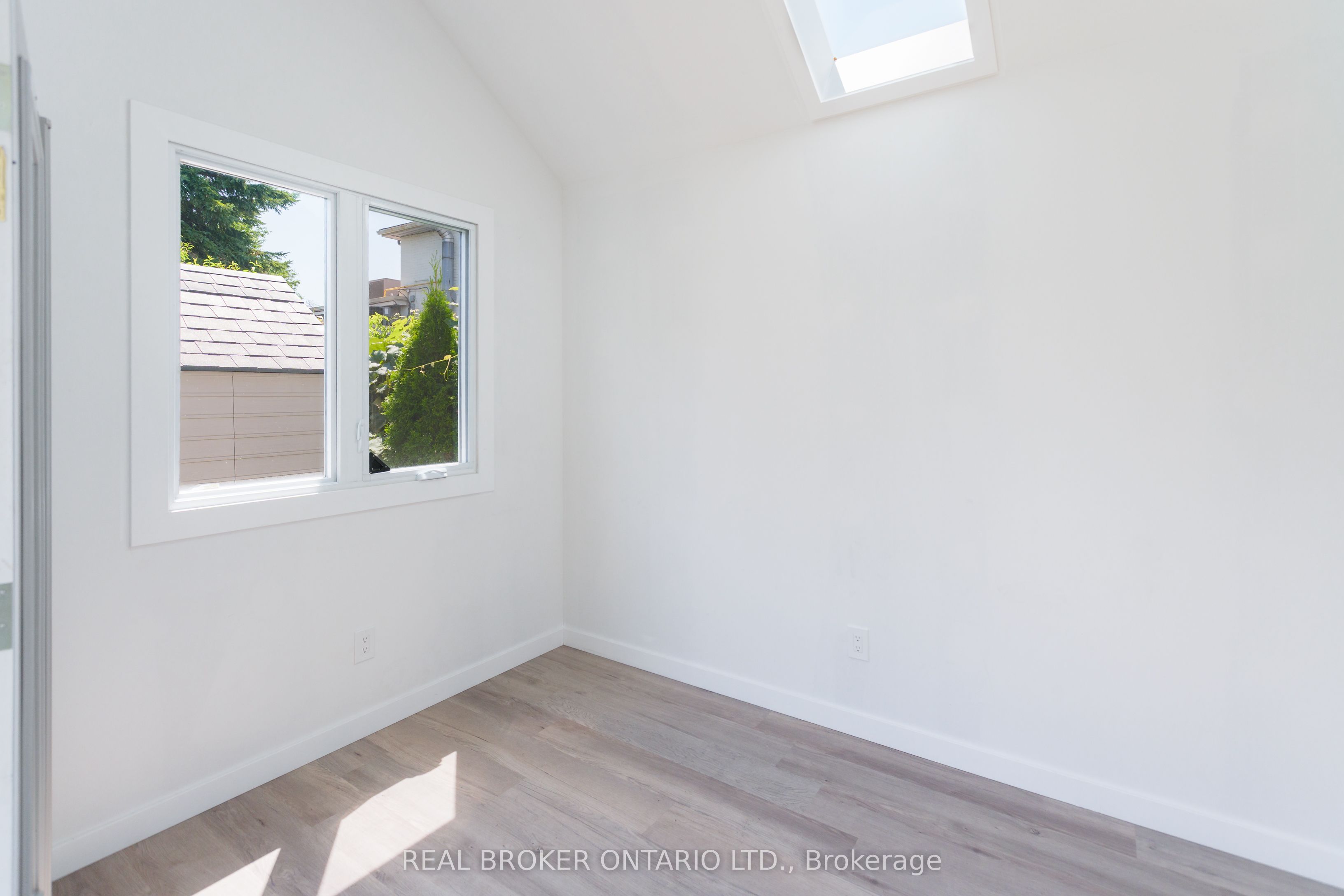 46 Murray Street E Property Photo 20