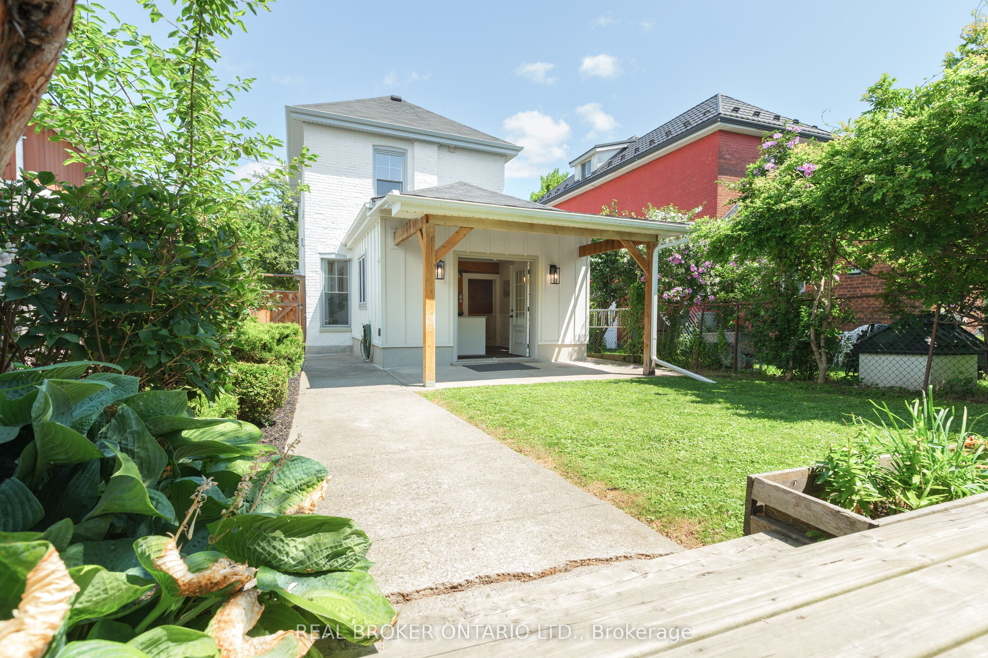 46 Murray Street E Property Photo 21