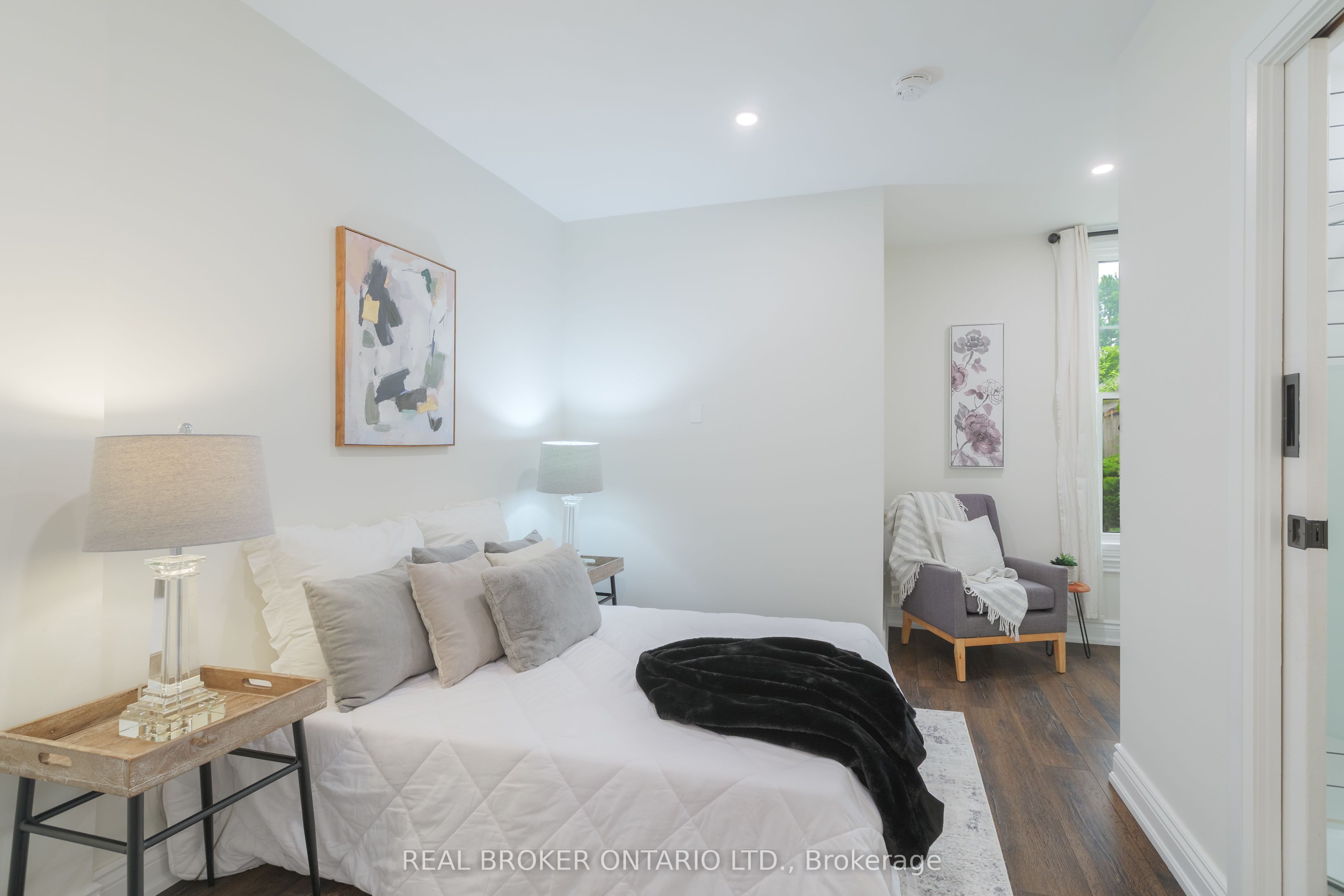 46 Murray Street E Property Photo 22
