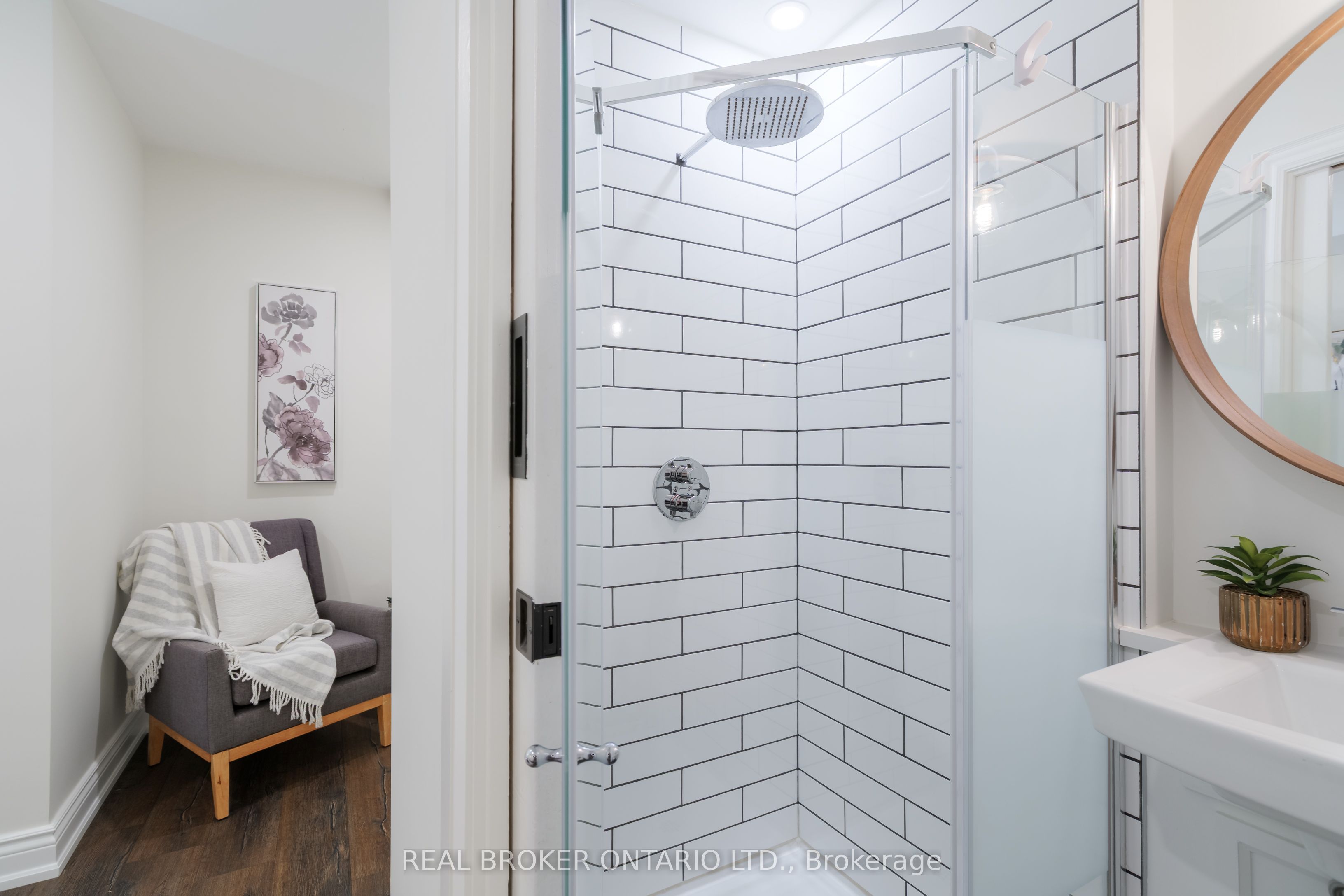 46 Murray Street E Property Photo 27