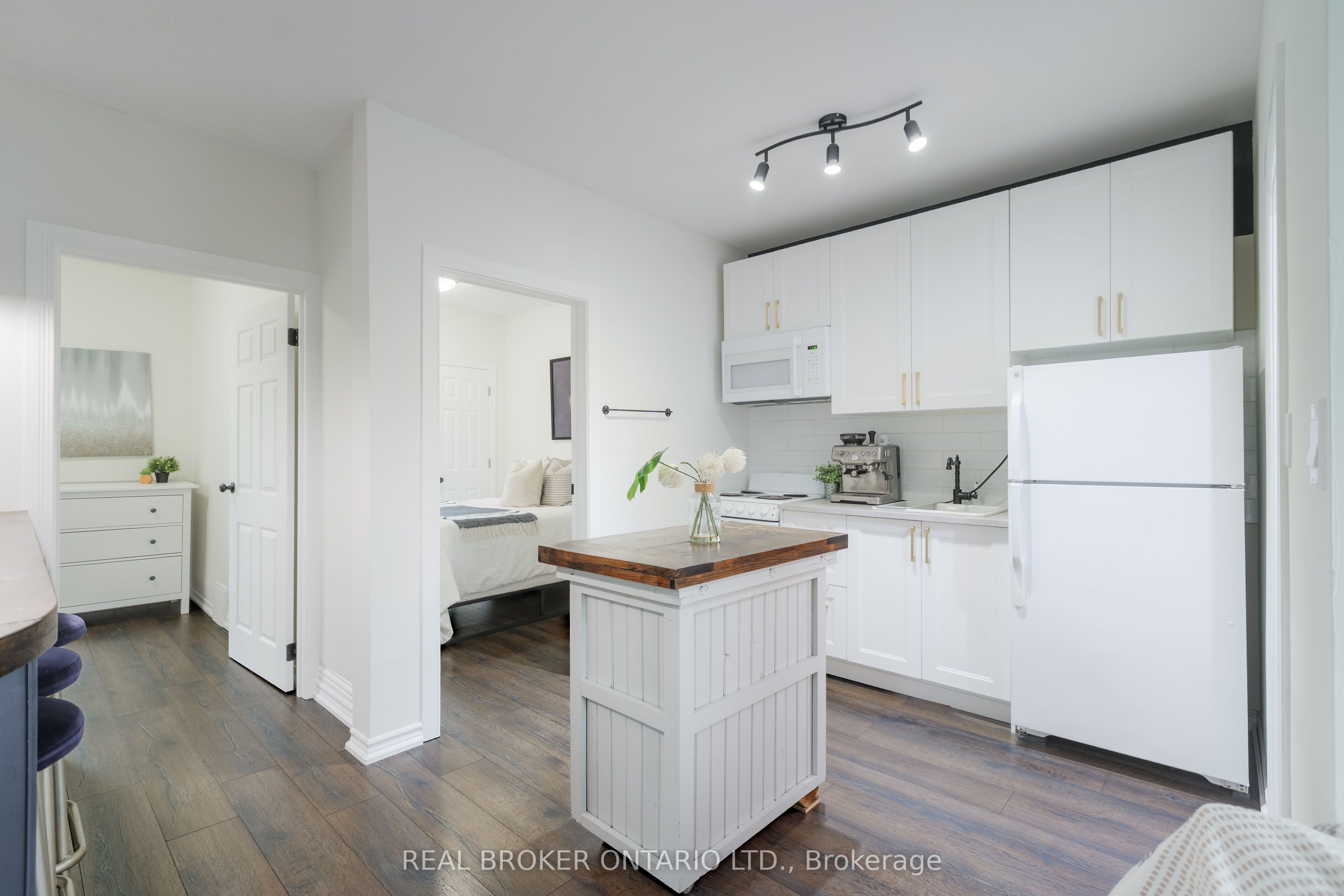 46 Murray Street E Property Photo 32
