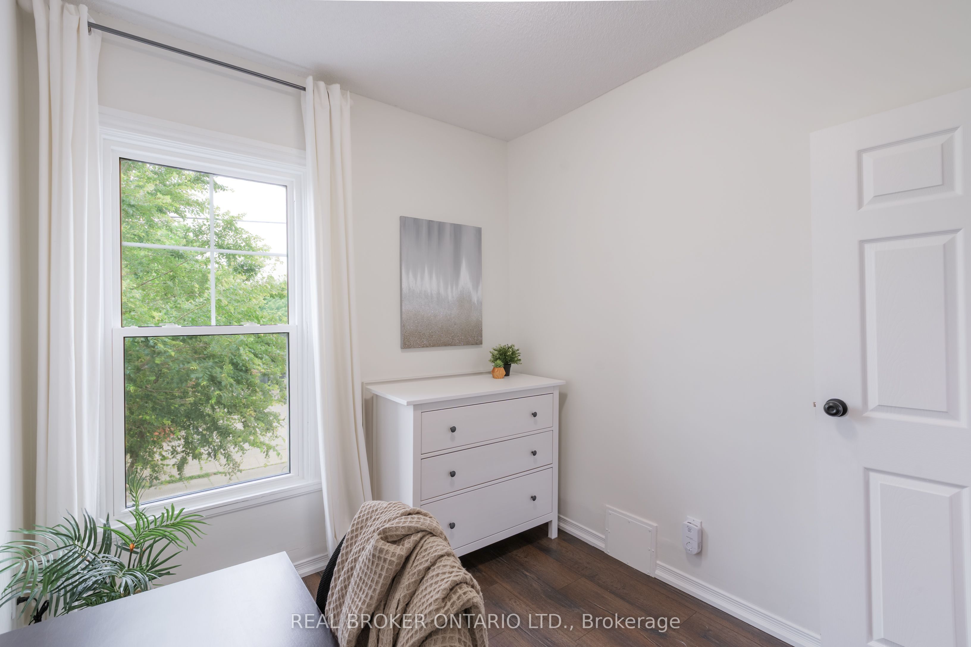 46 Murray Street E Property Photo 39