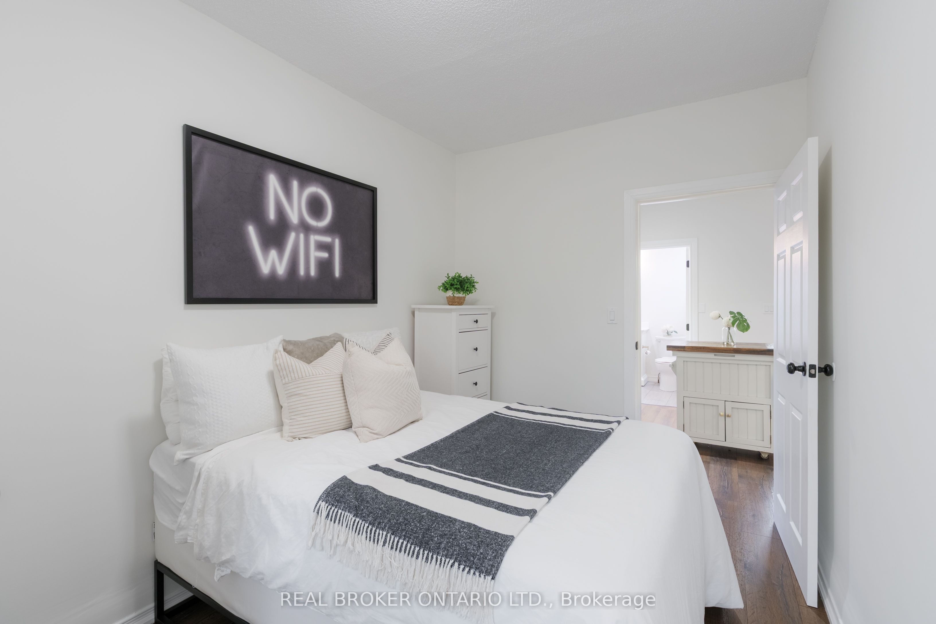 46 Murray Street E Property Photo 43