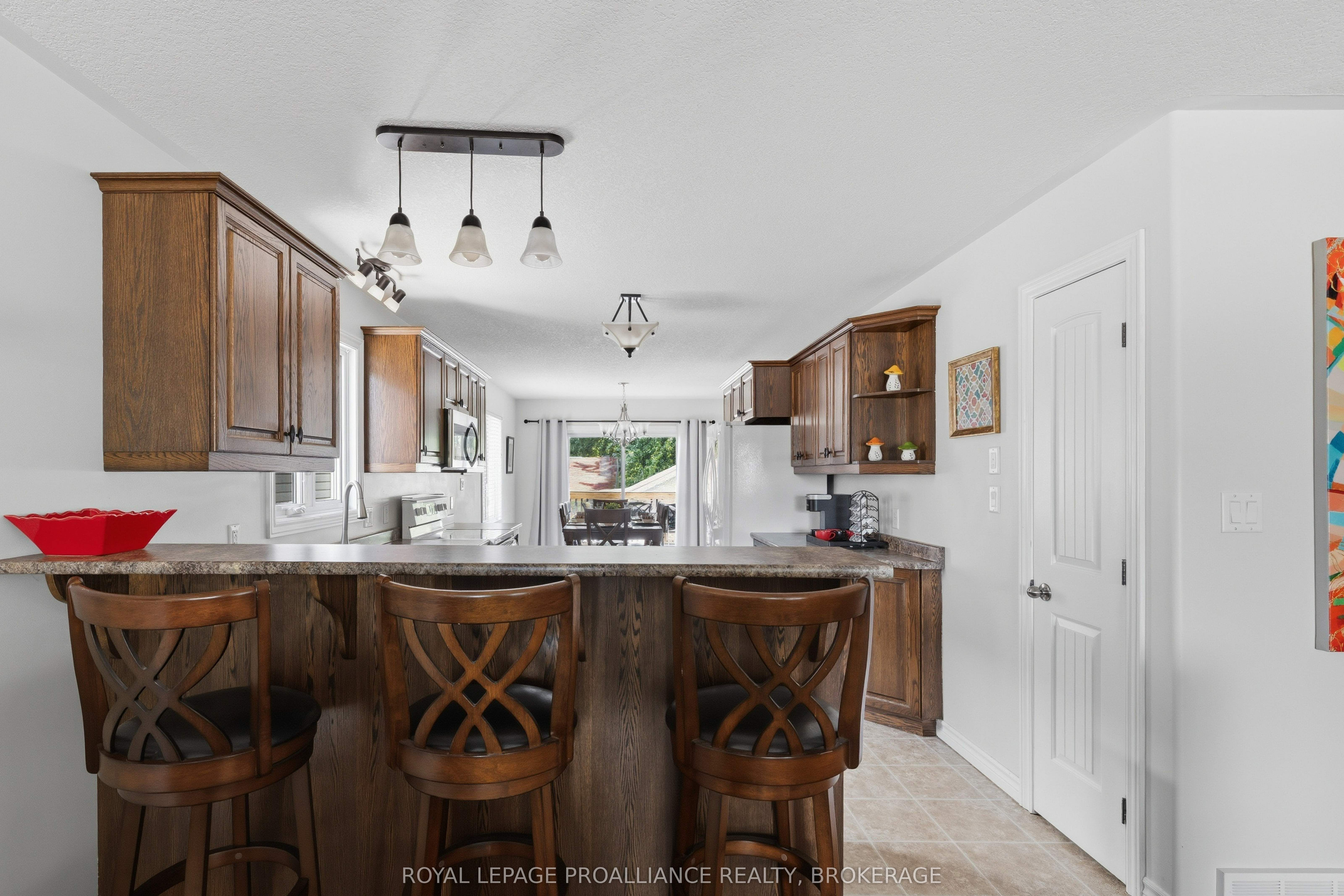 1094 Crossfield Avenue Property Photo 10