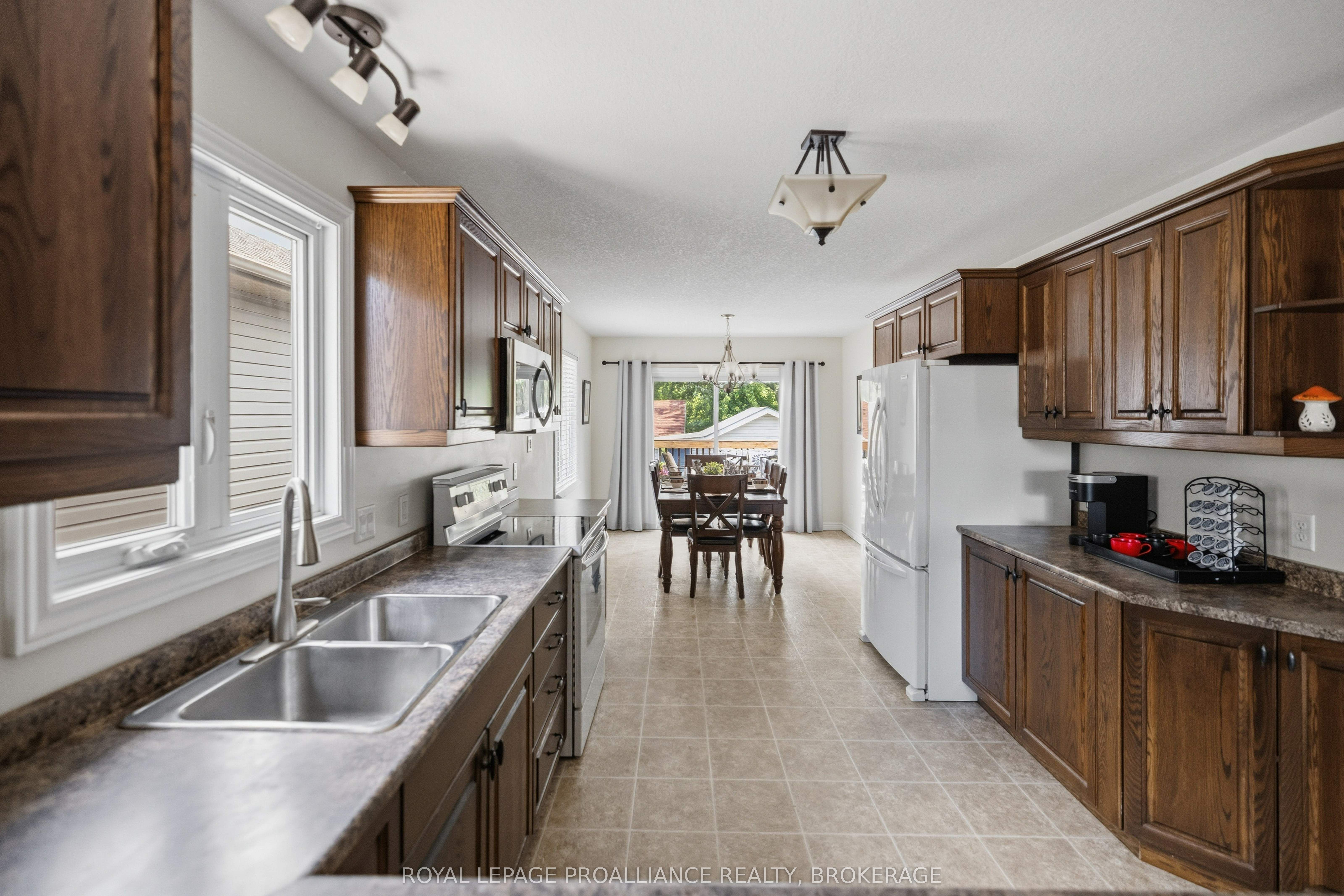1094 Crossfield Avenue Property Photo 13
