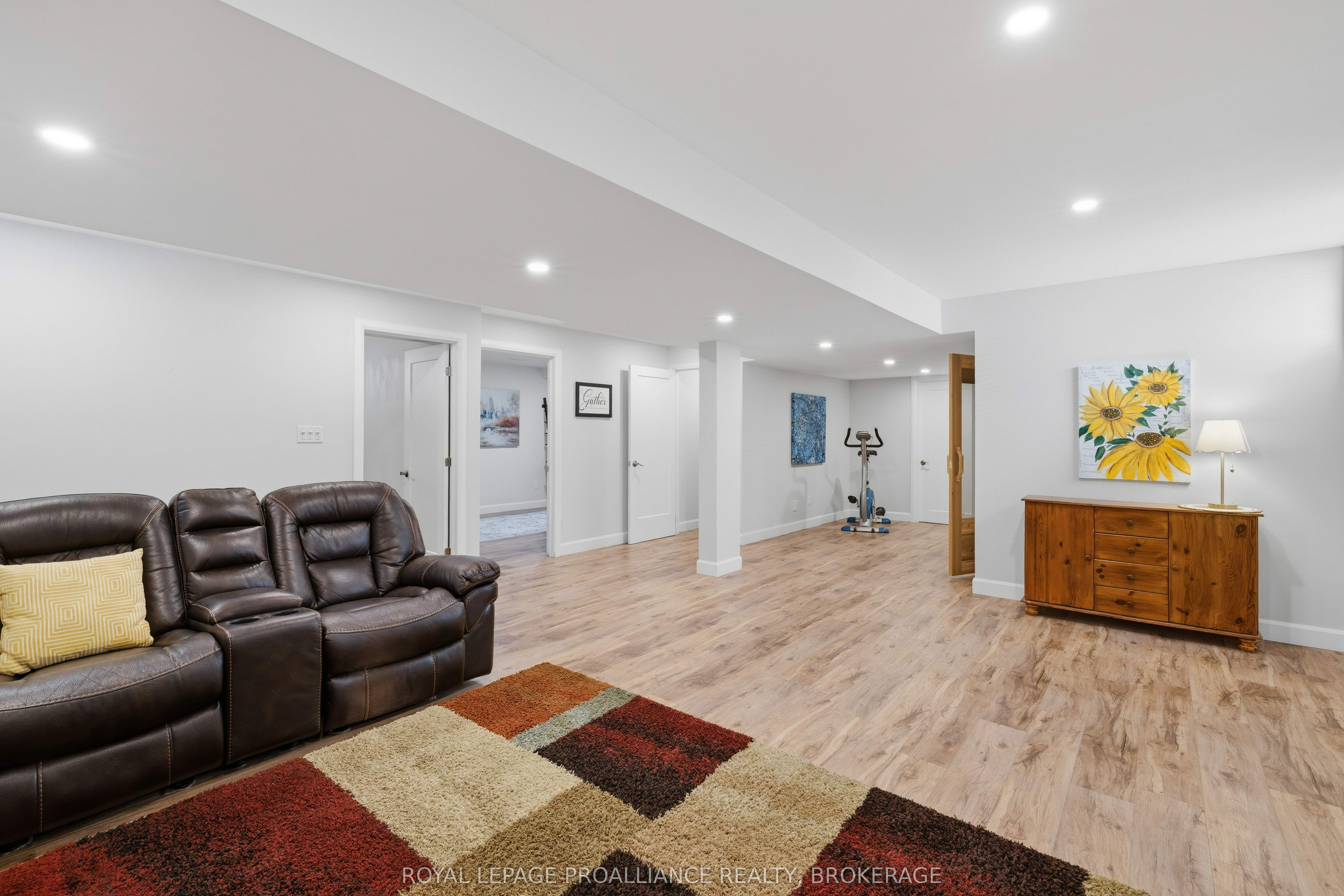 1094 Crossfield Avenue Property Photo 27
